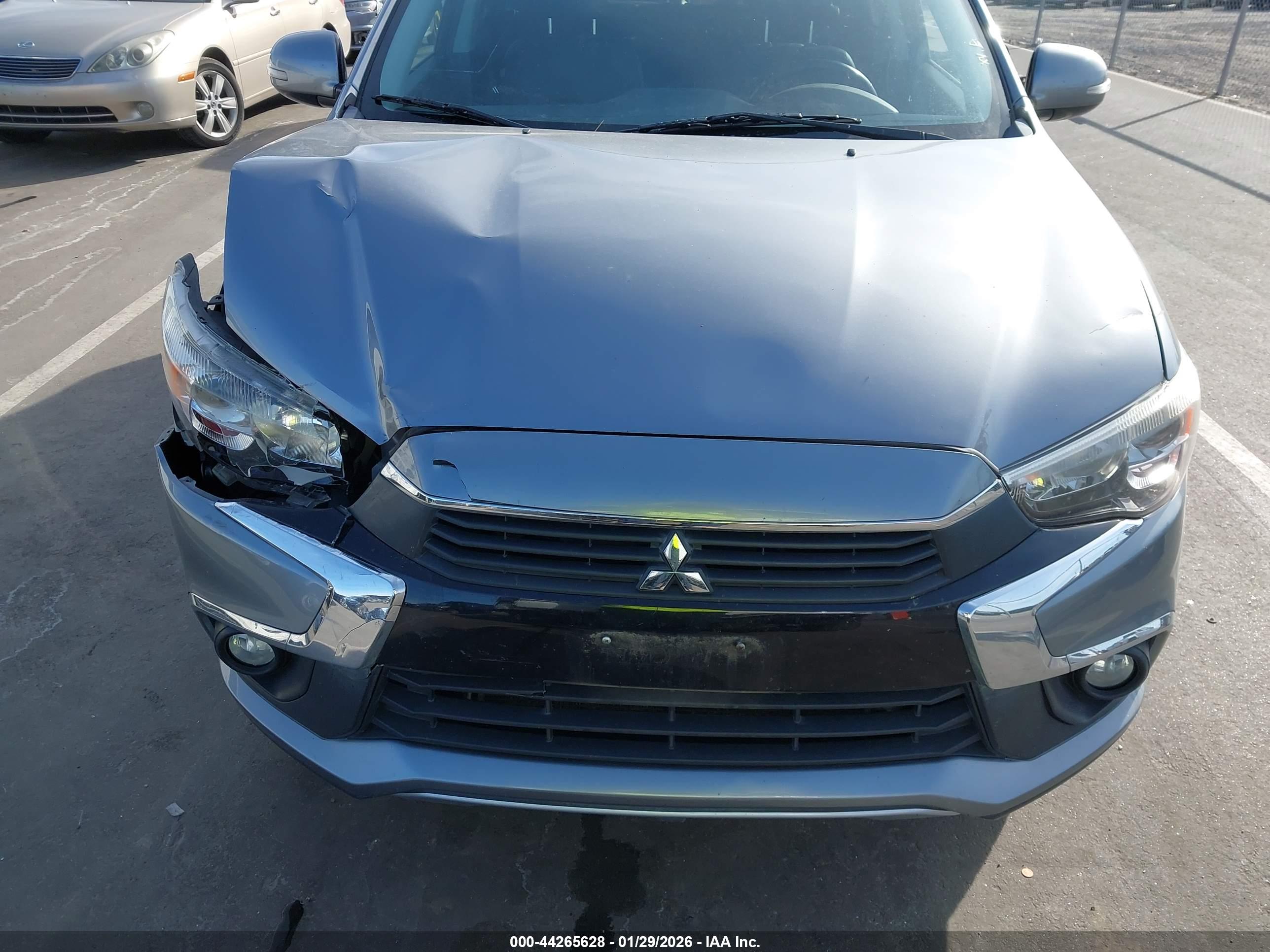 MITSUBISHI OUTLANDER image 6