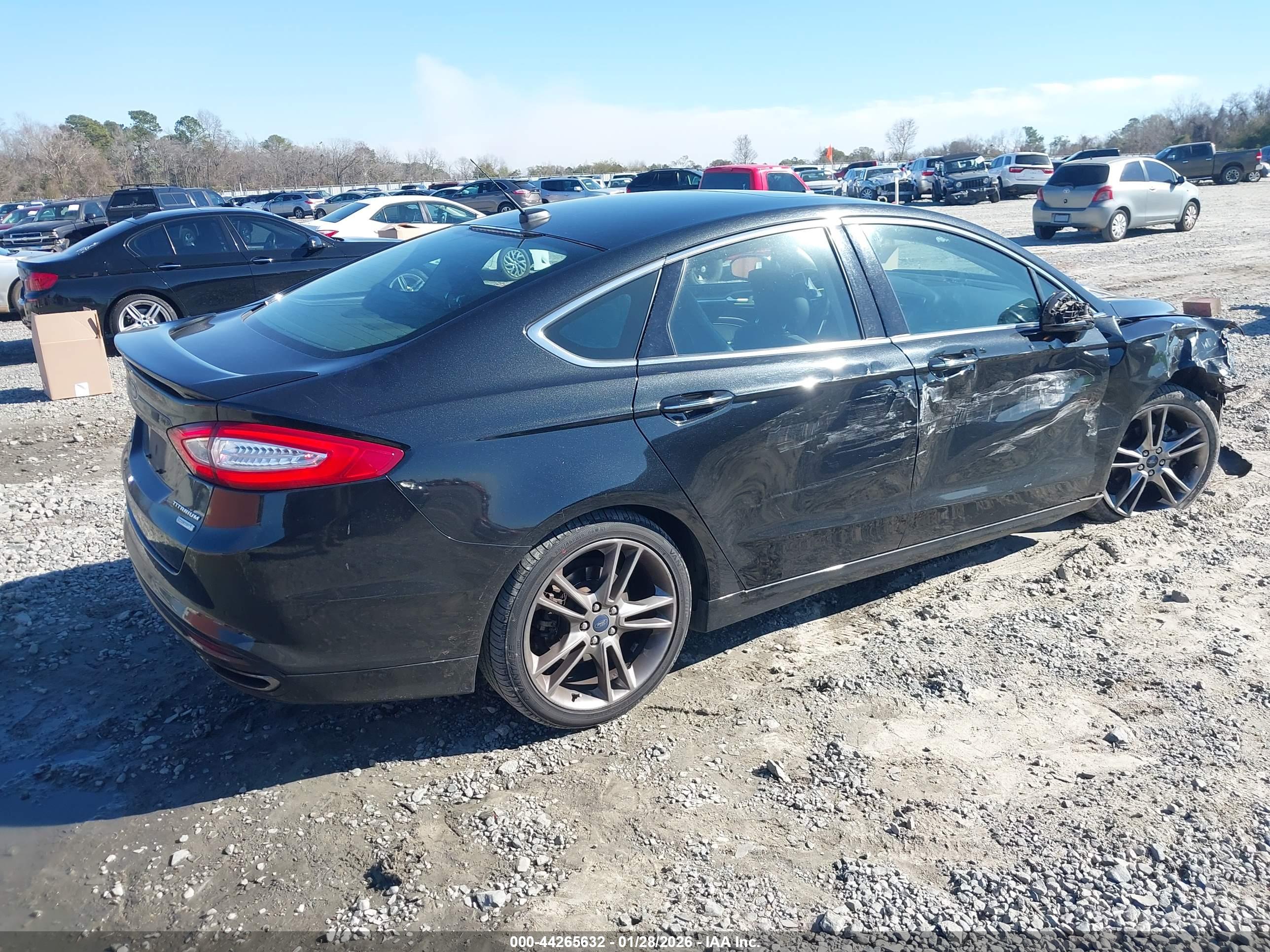 FORD FUSION image 4