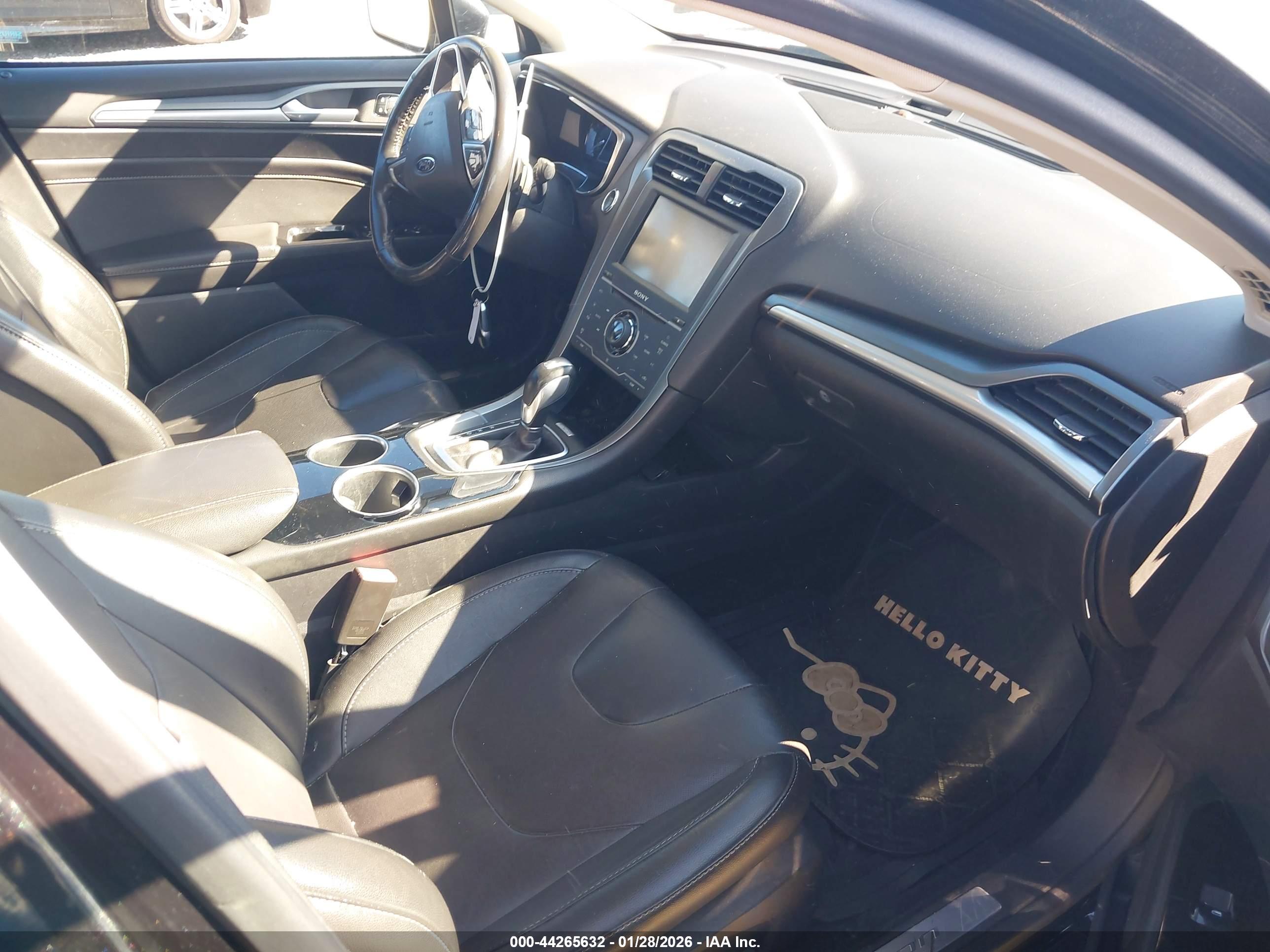 FORD FUSION image 5