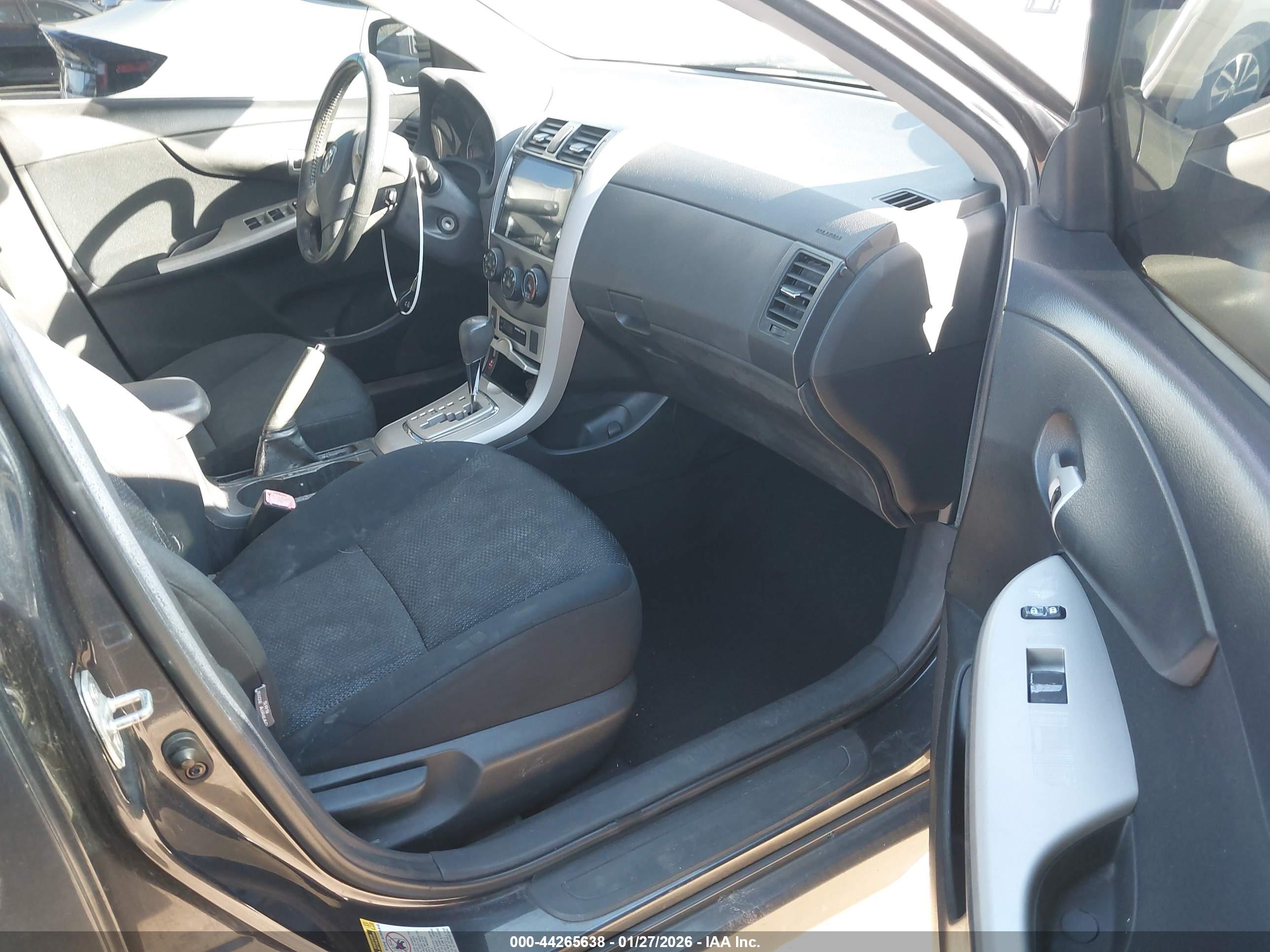 TOYOTA COROLLA image 5