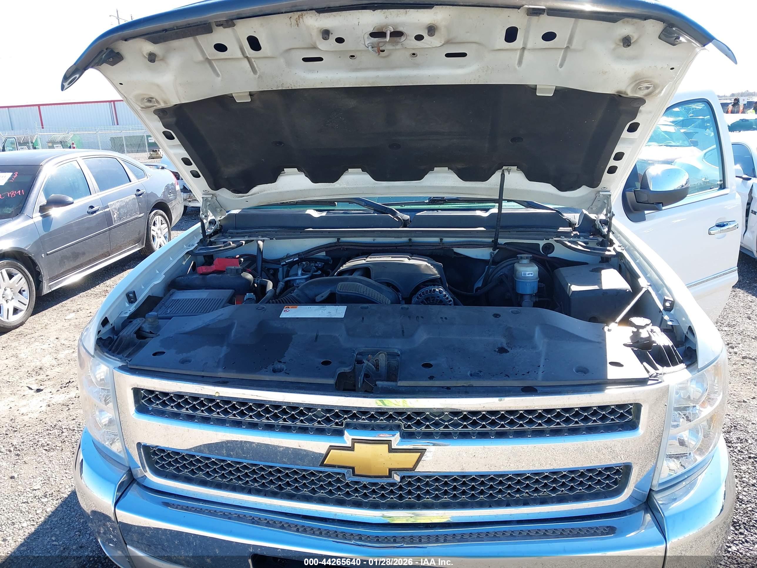 CHEVROLET SILVERADO image 10