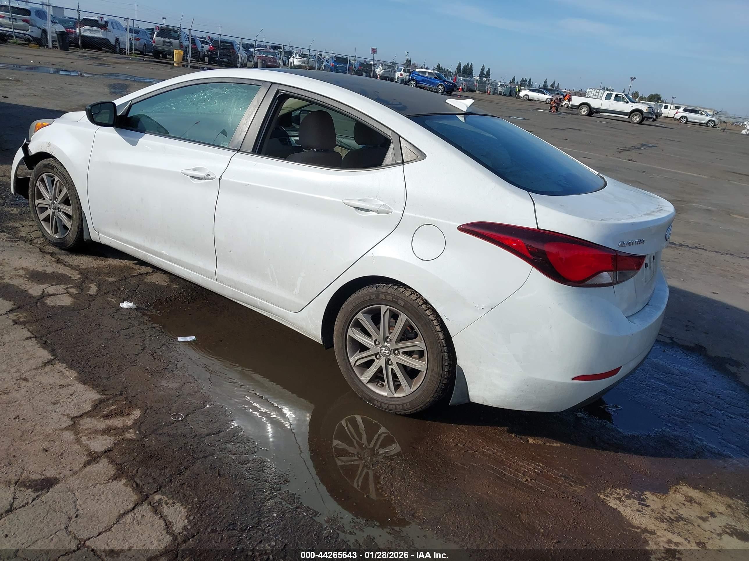 HYUNDAI ELANTRA image 3