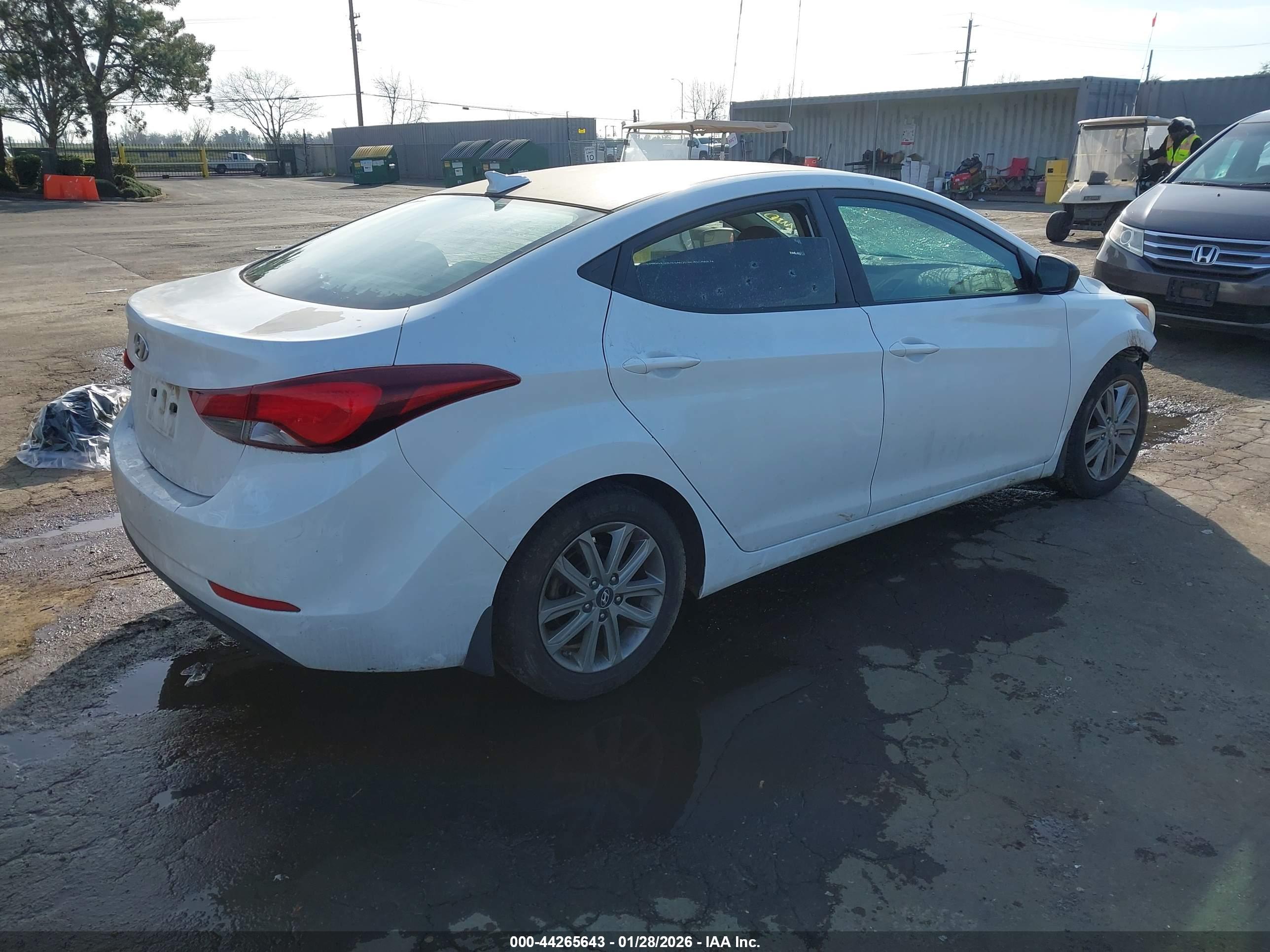 HYUNDAI ELANTRA image 4