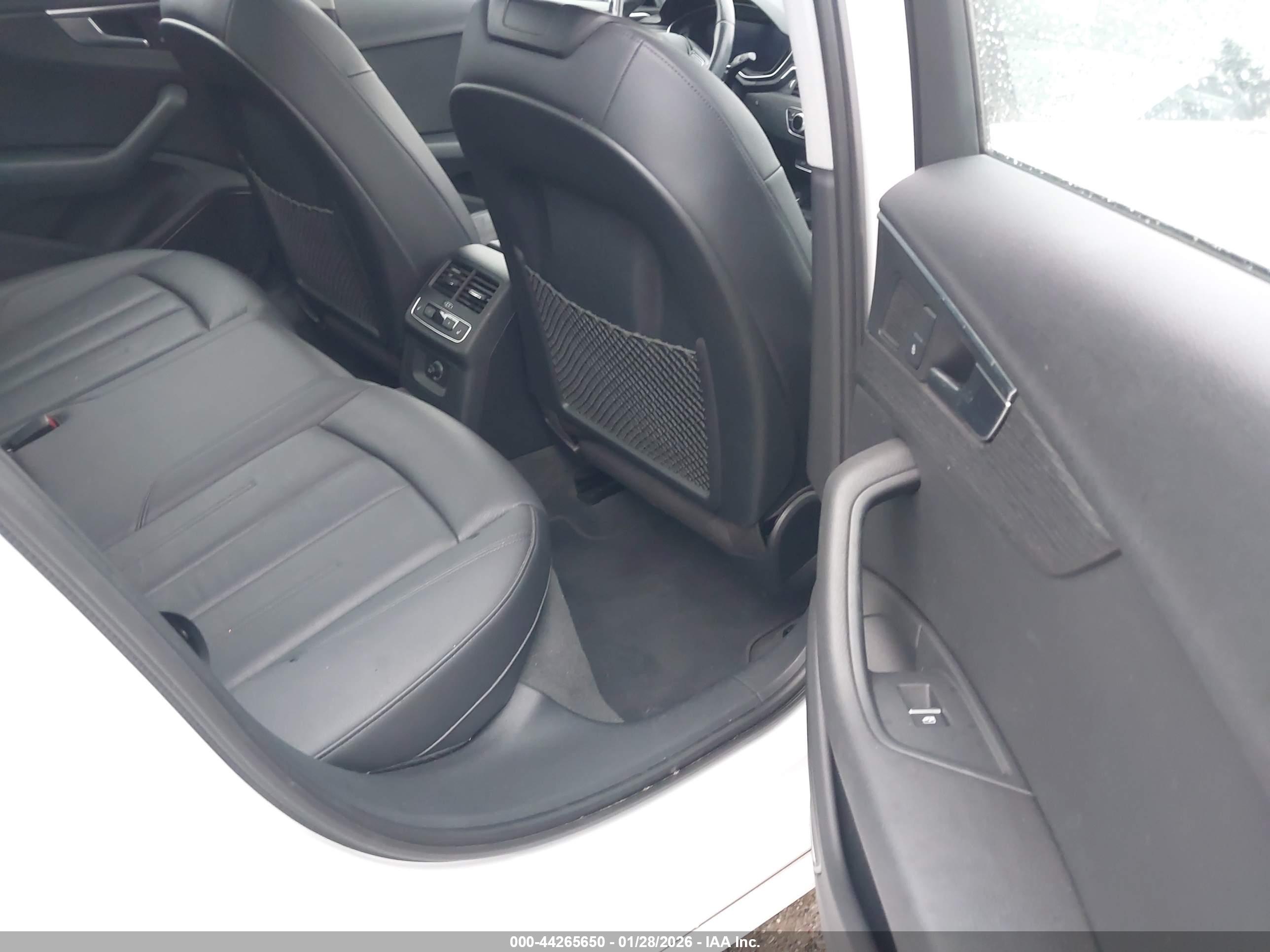 AUDI A4 image 8