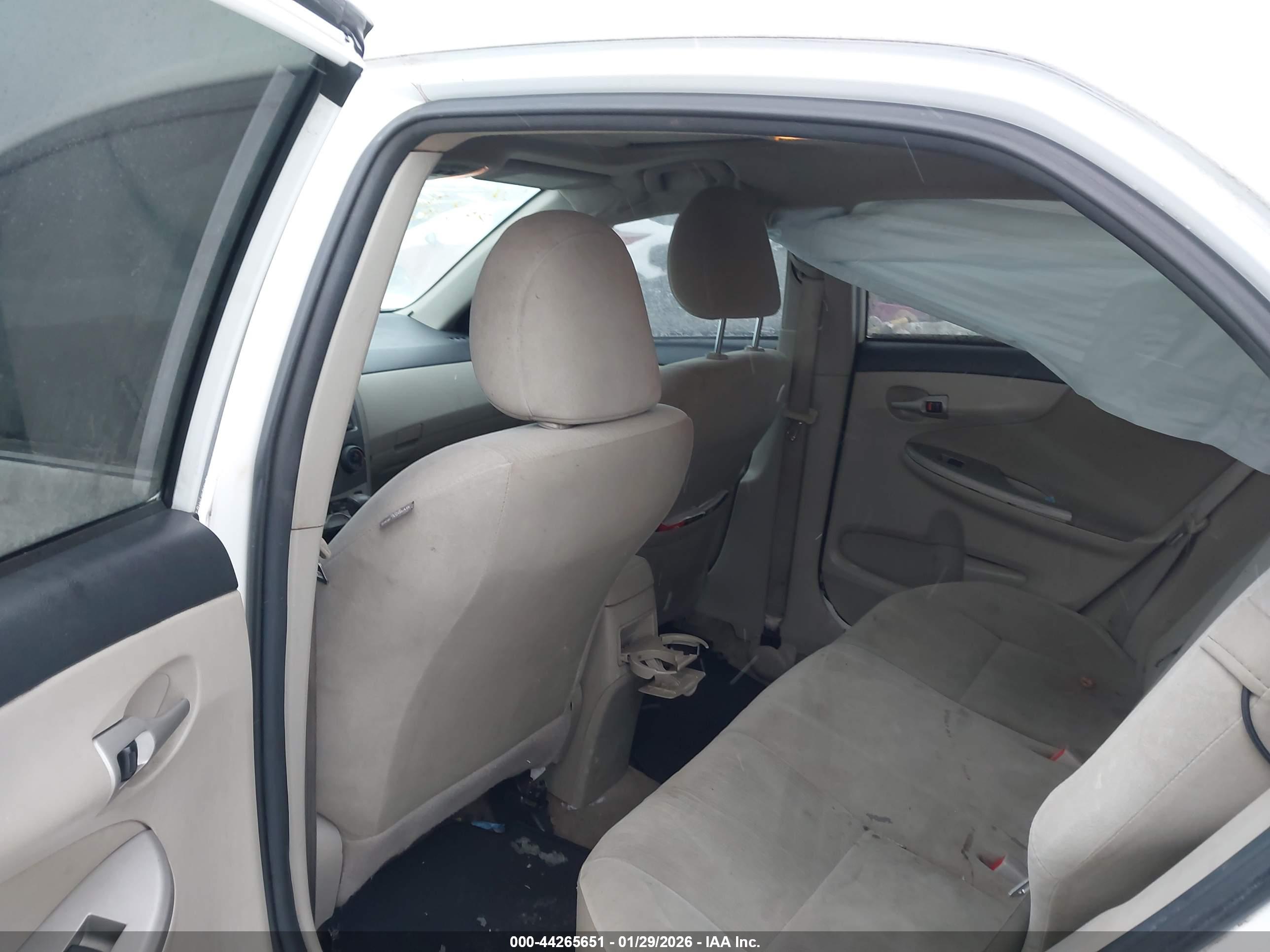 TOYOTA COROLLA image 8