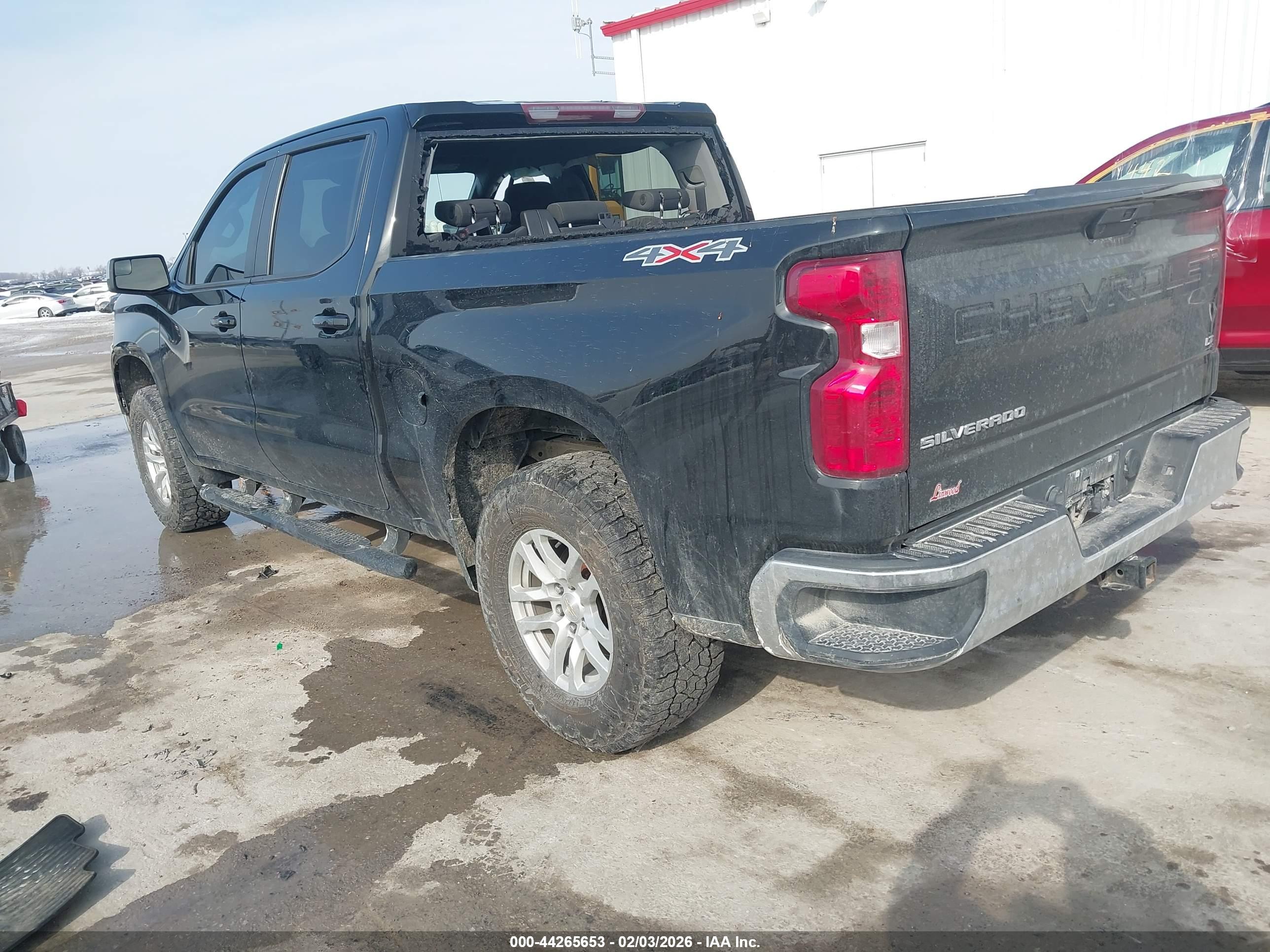 CHEVROLET SILVERADO image 3