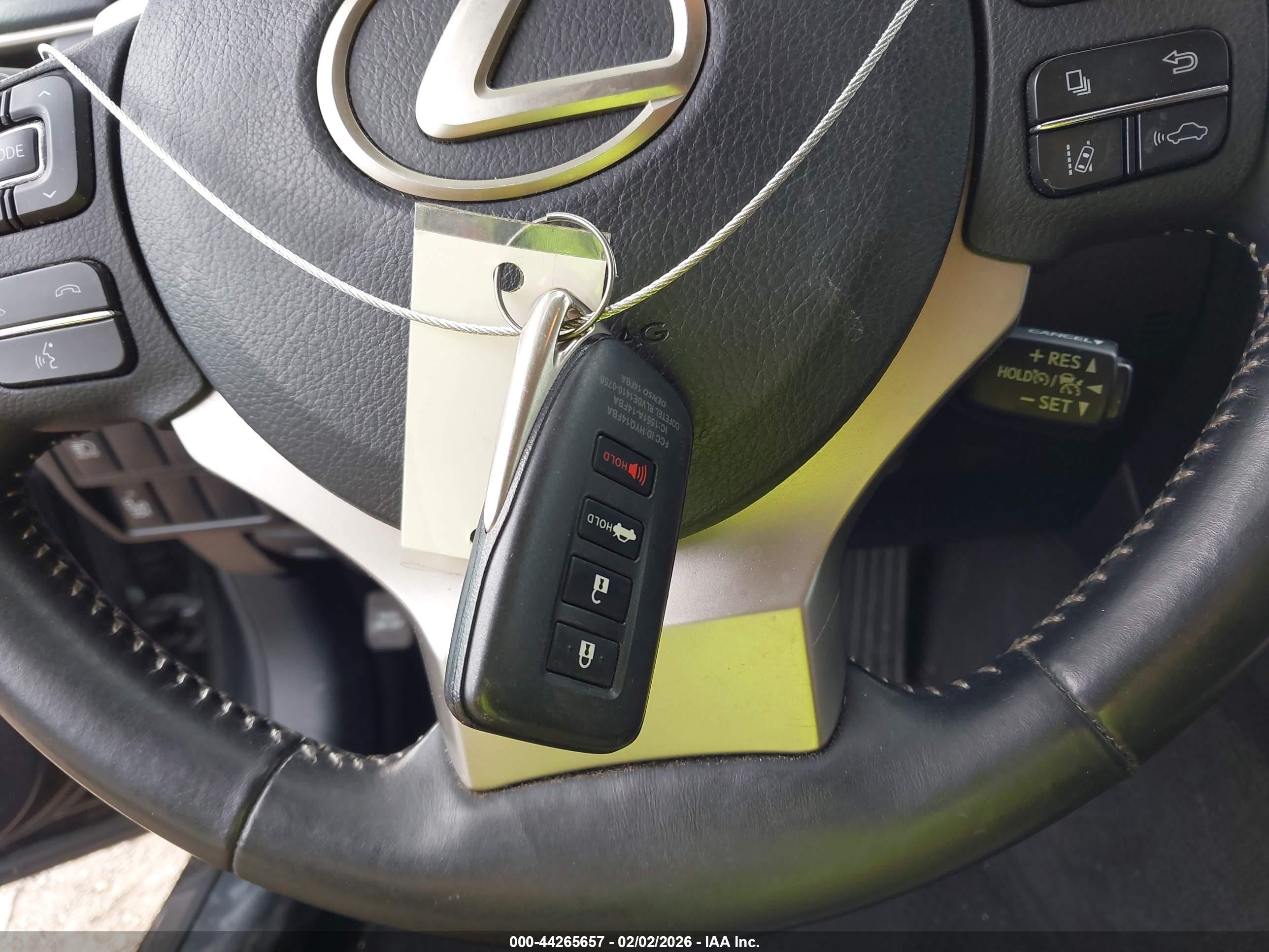 LEXUS IS image 11