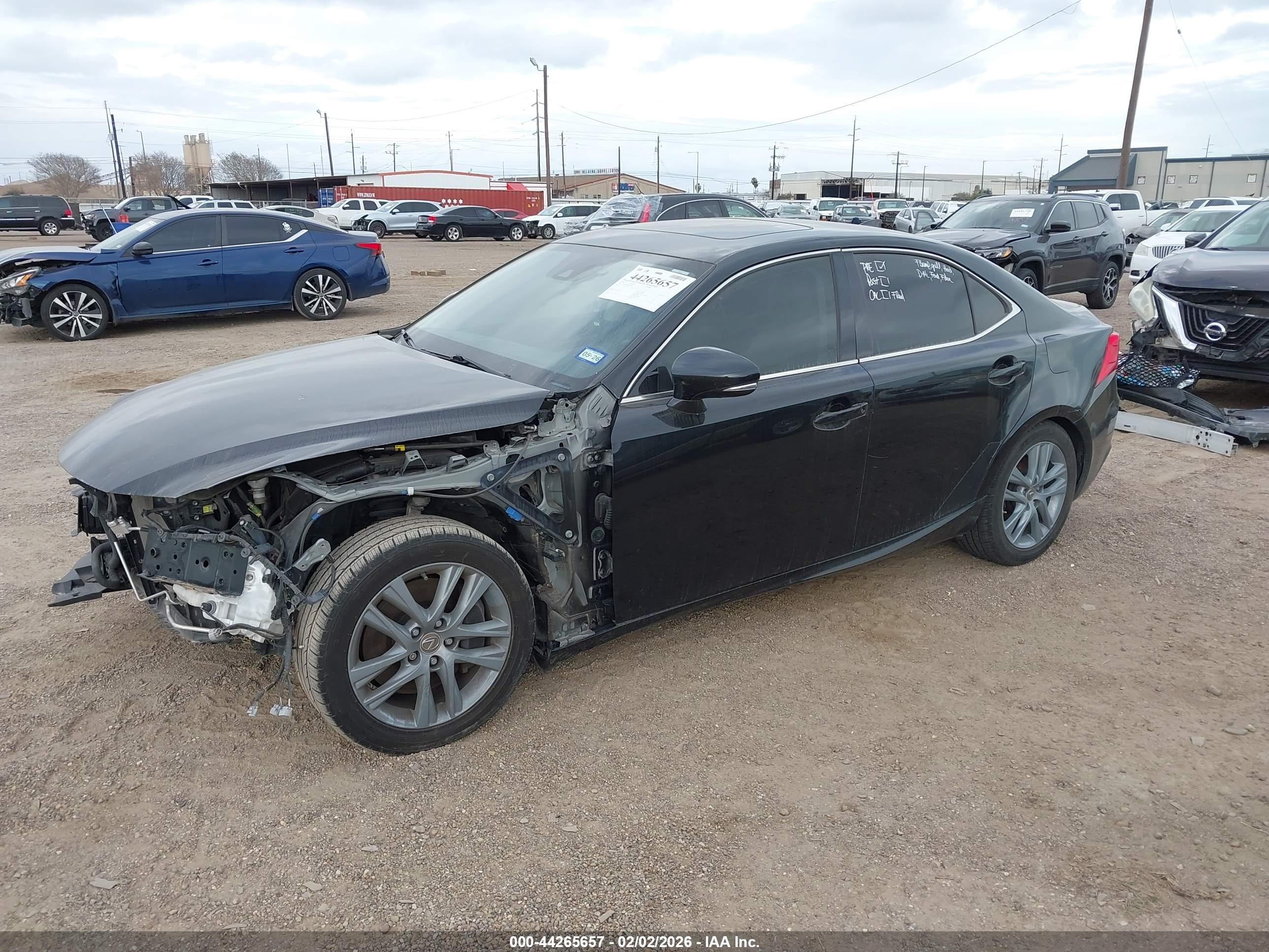 LEXUS IS image 2