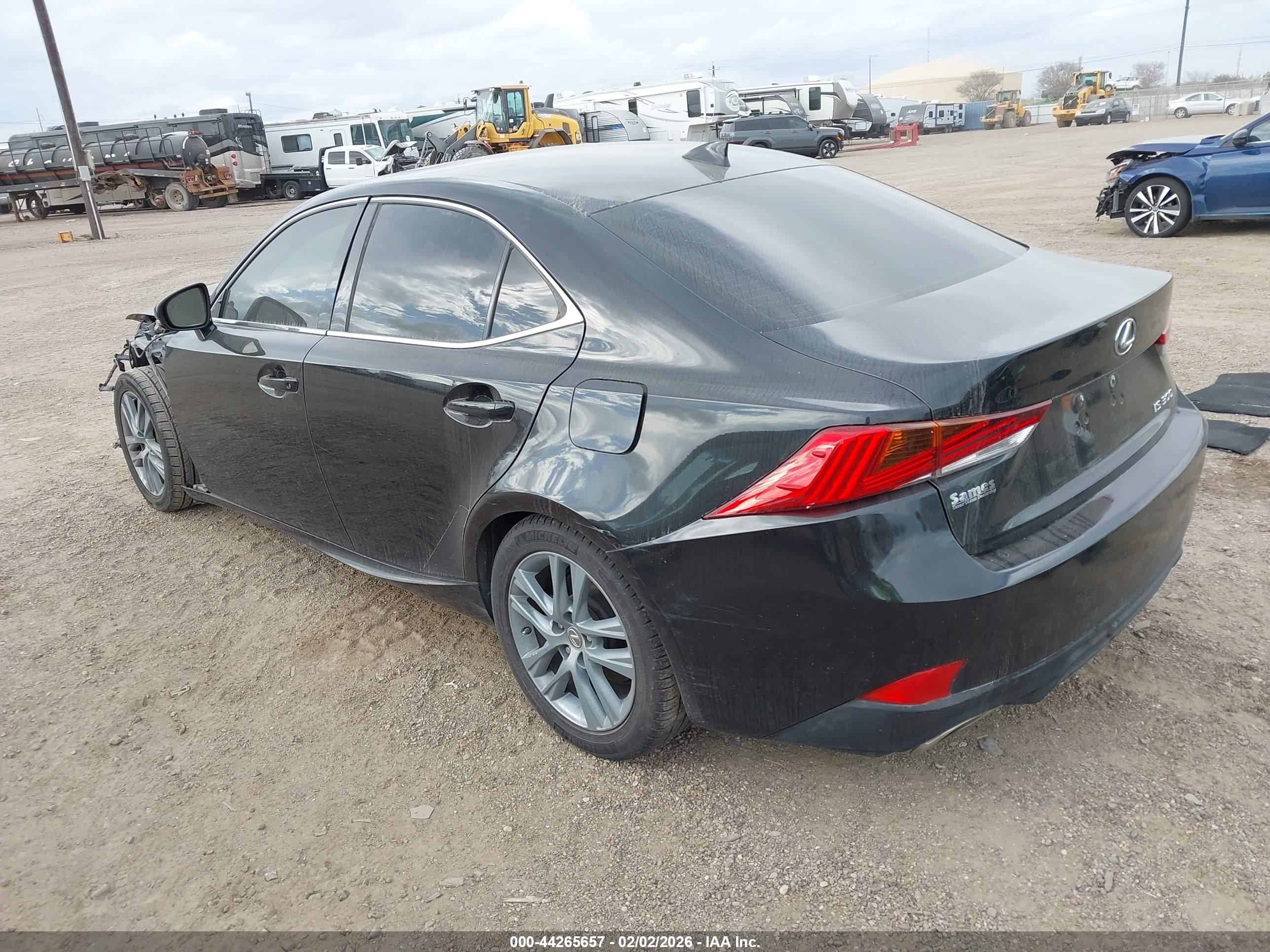 LEXUS IS image 3
