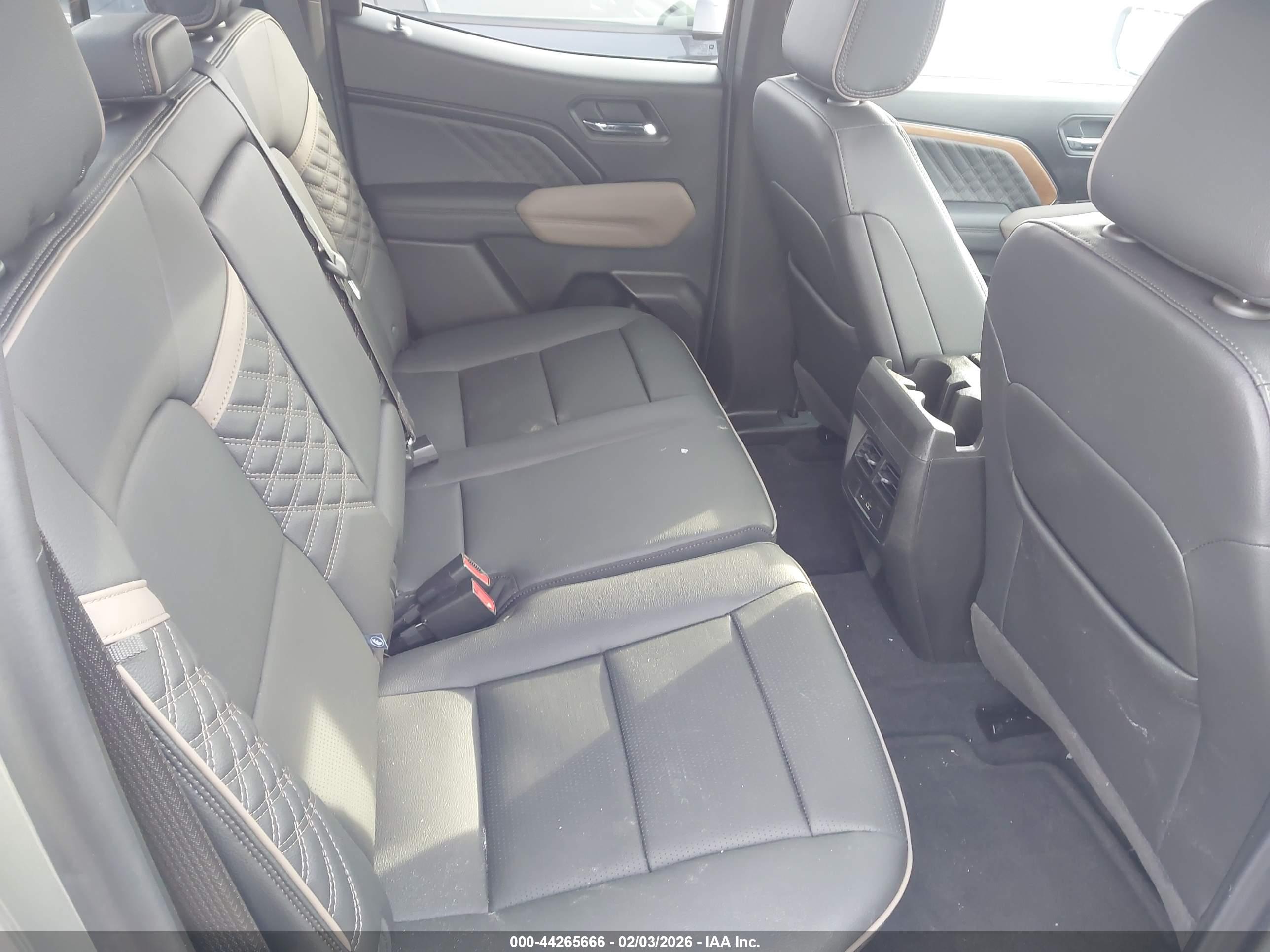 GMC CANYON image 8