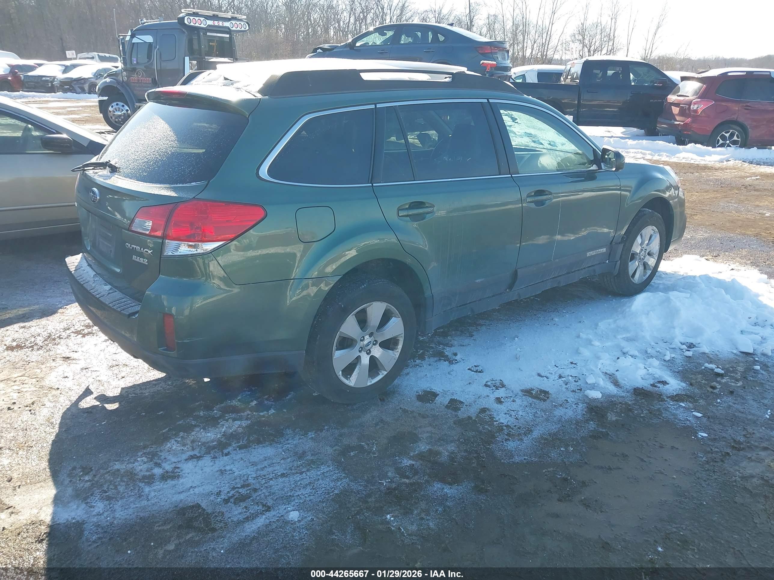 SUBARU OUTBACK image 4