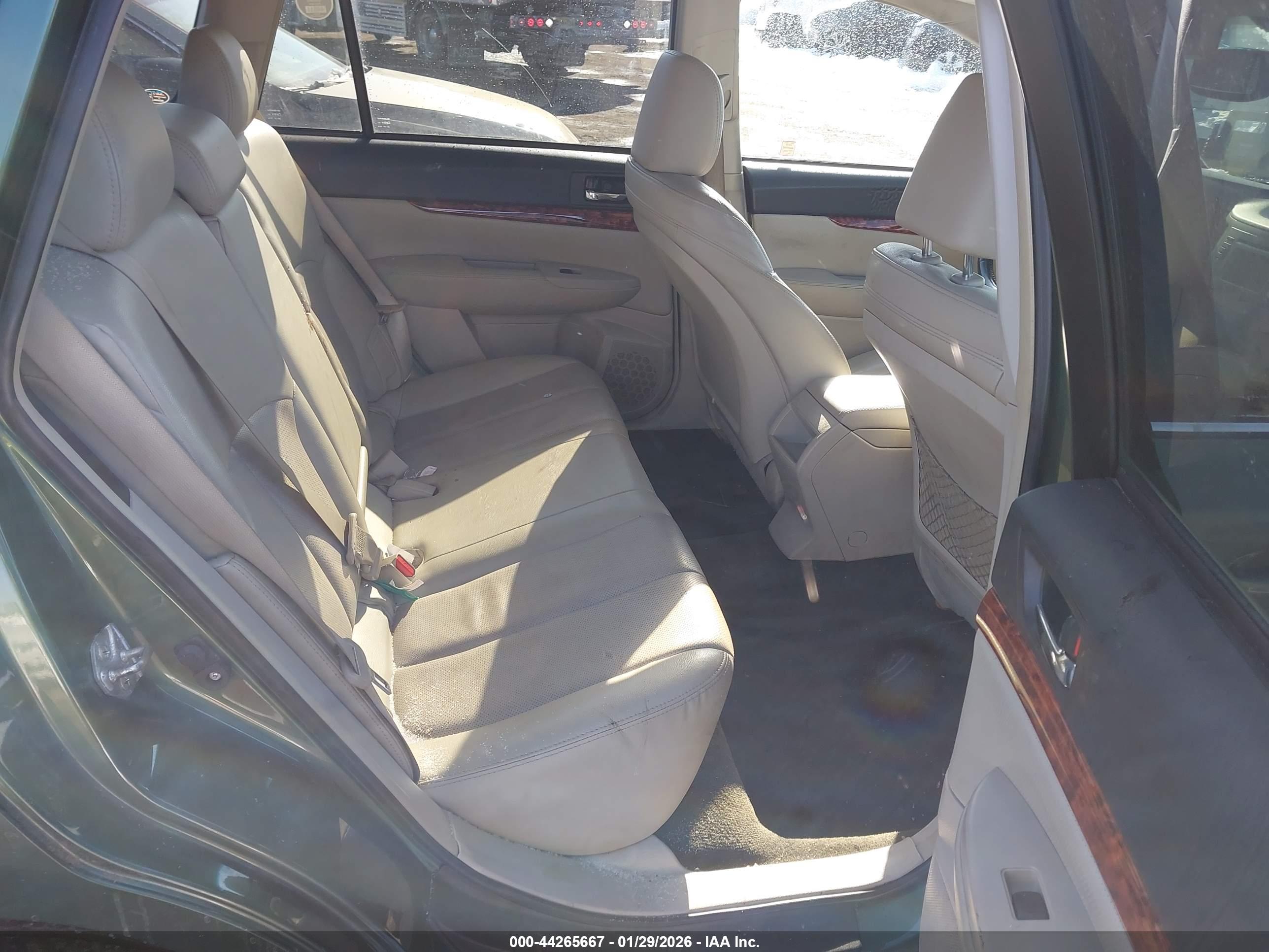 SUBARU OUTBACK image 8