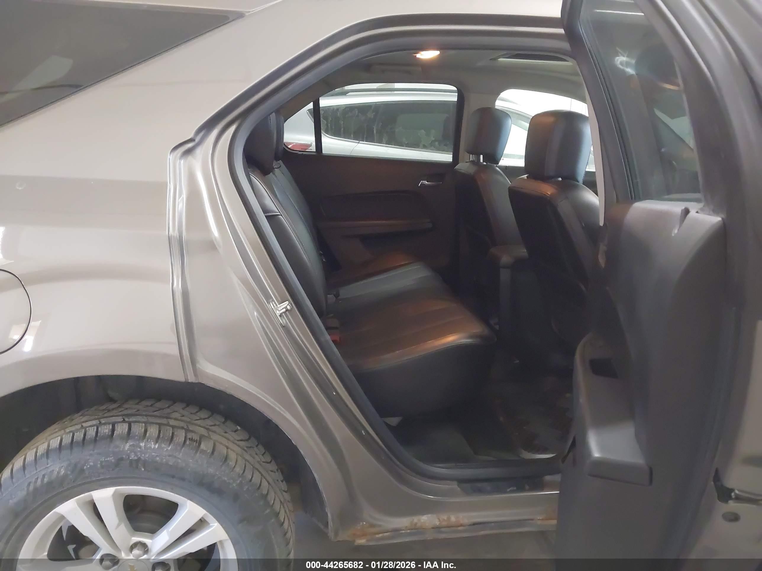 CHEVROLET EQUINOX image 8