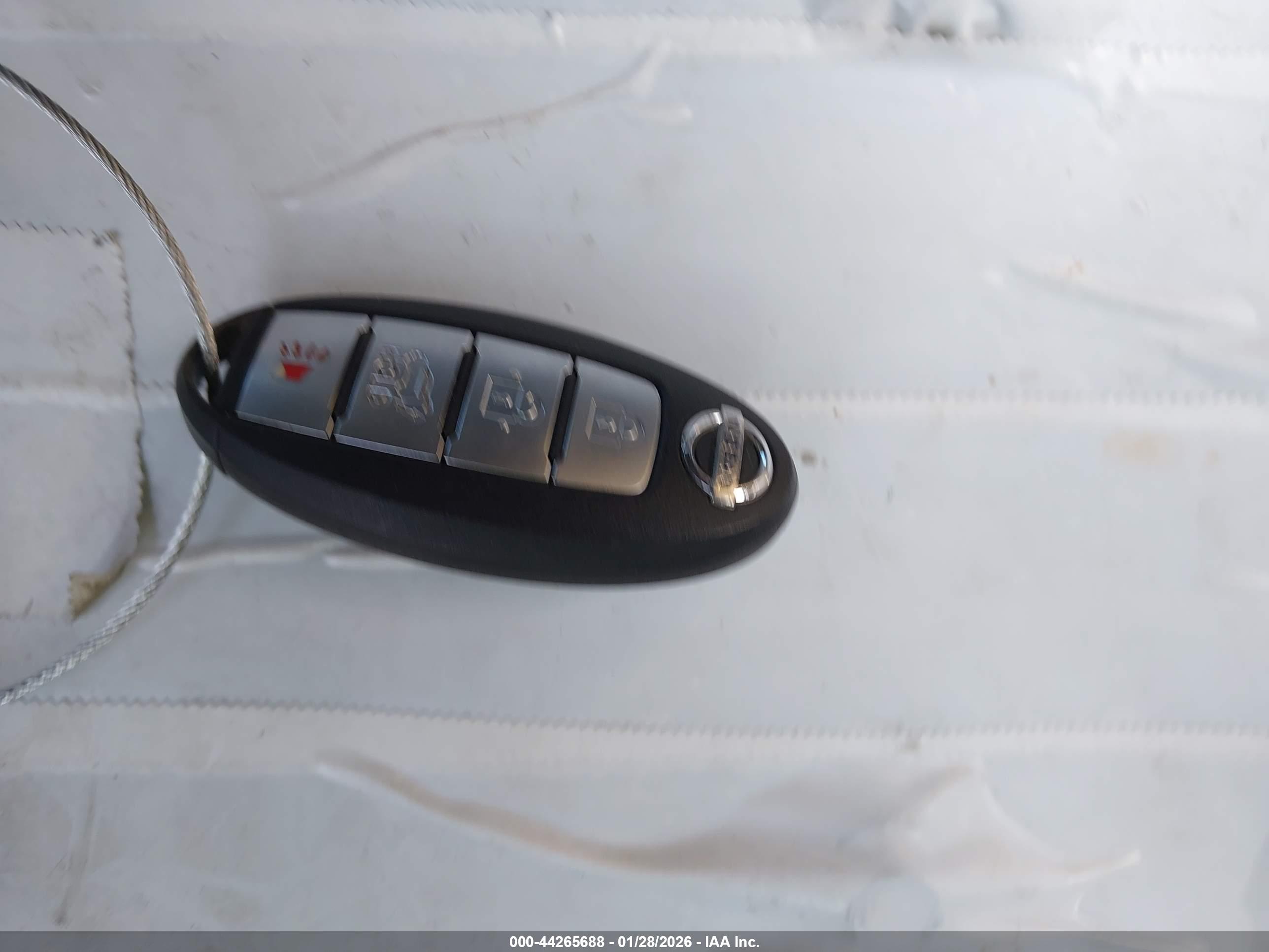 NISSAN ROGUE image 11