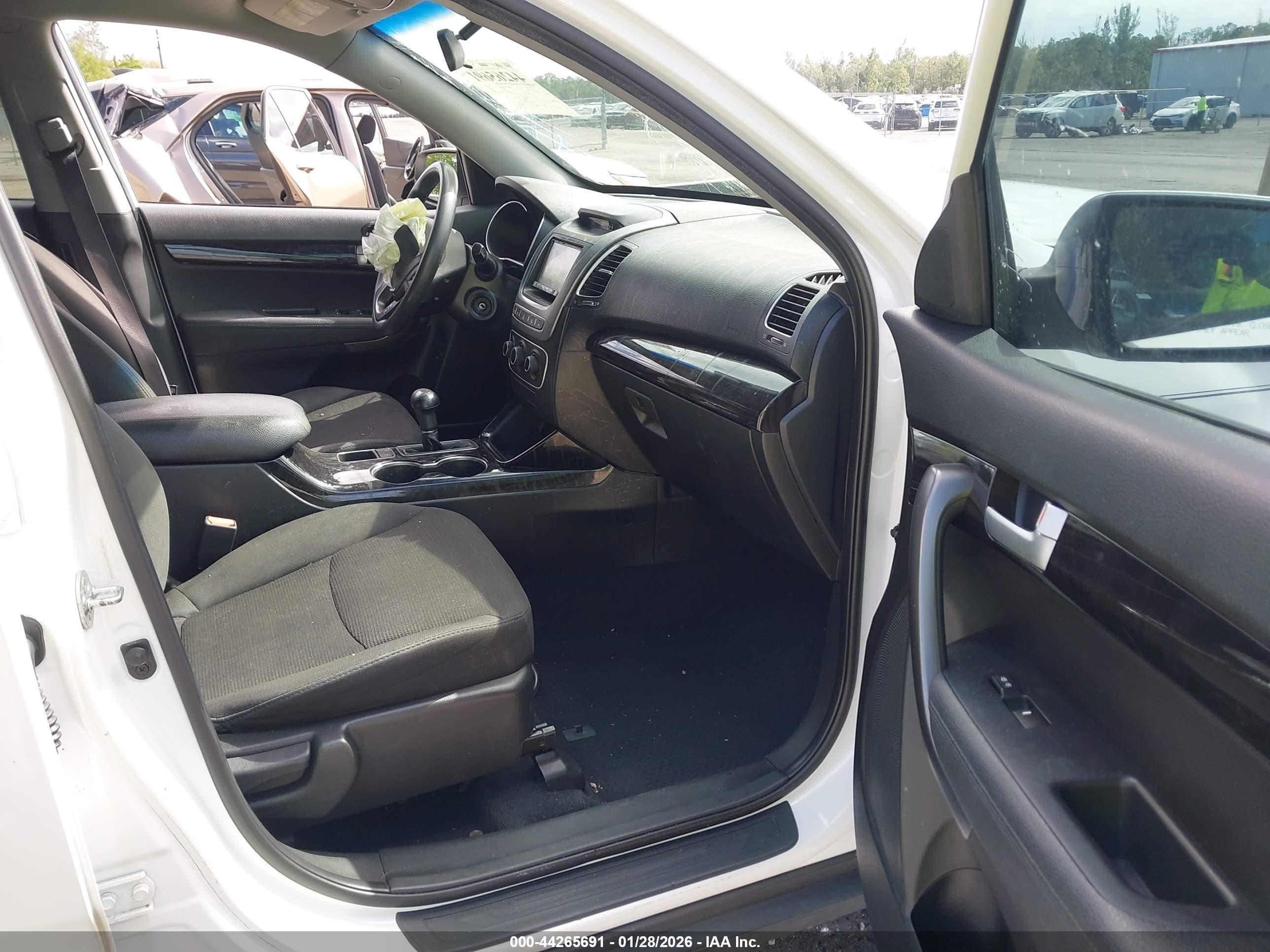KIA SORENTO image 5