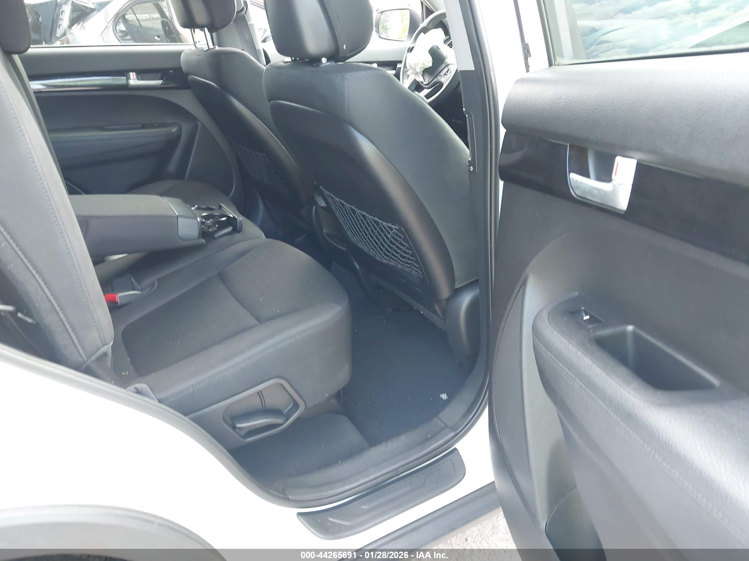 KIA SORENTO image 8