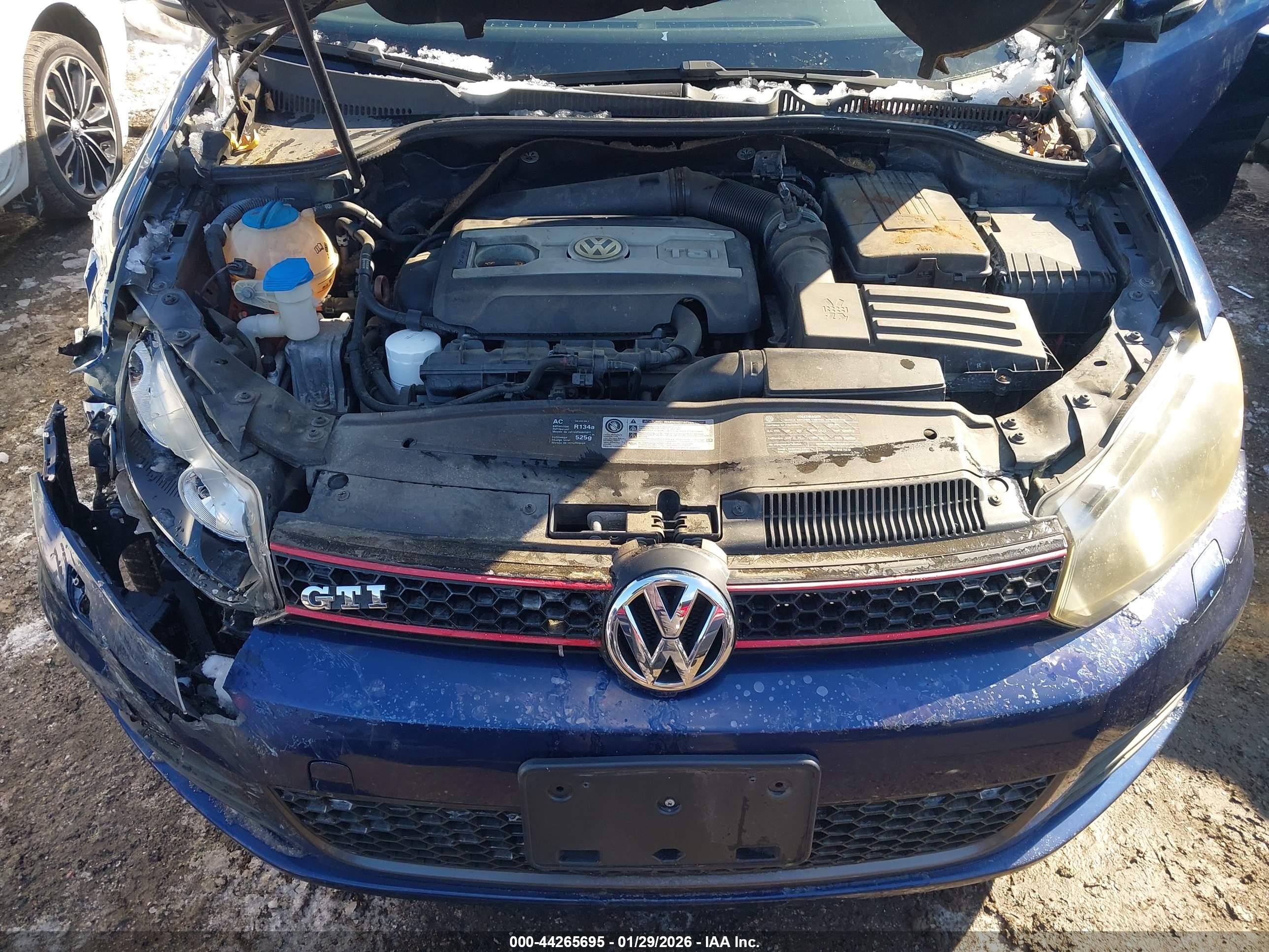 VOLKSWAGEN GTI image 10