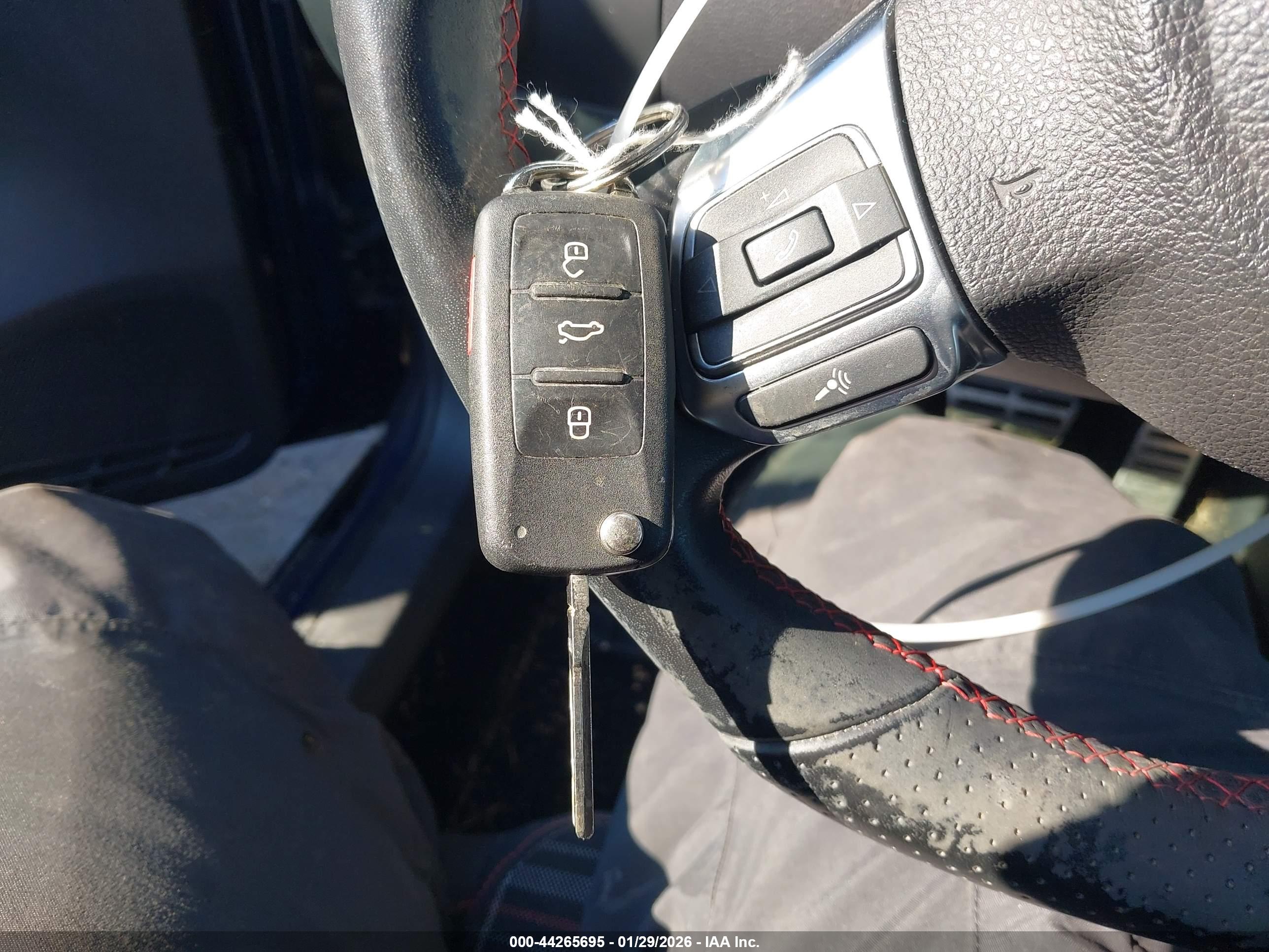 VOLKSWAGEN GTI image 11