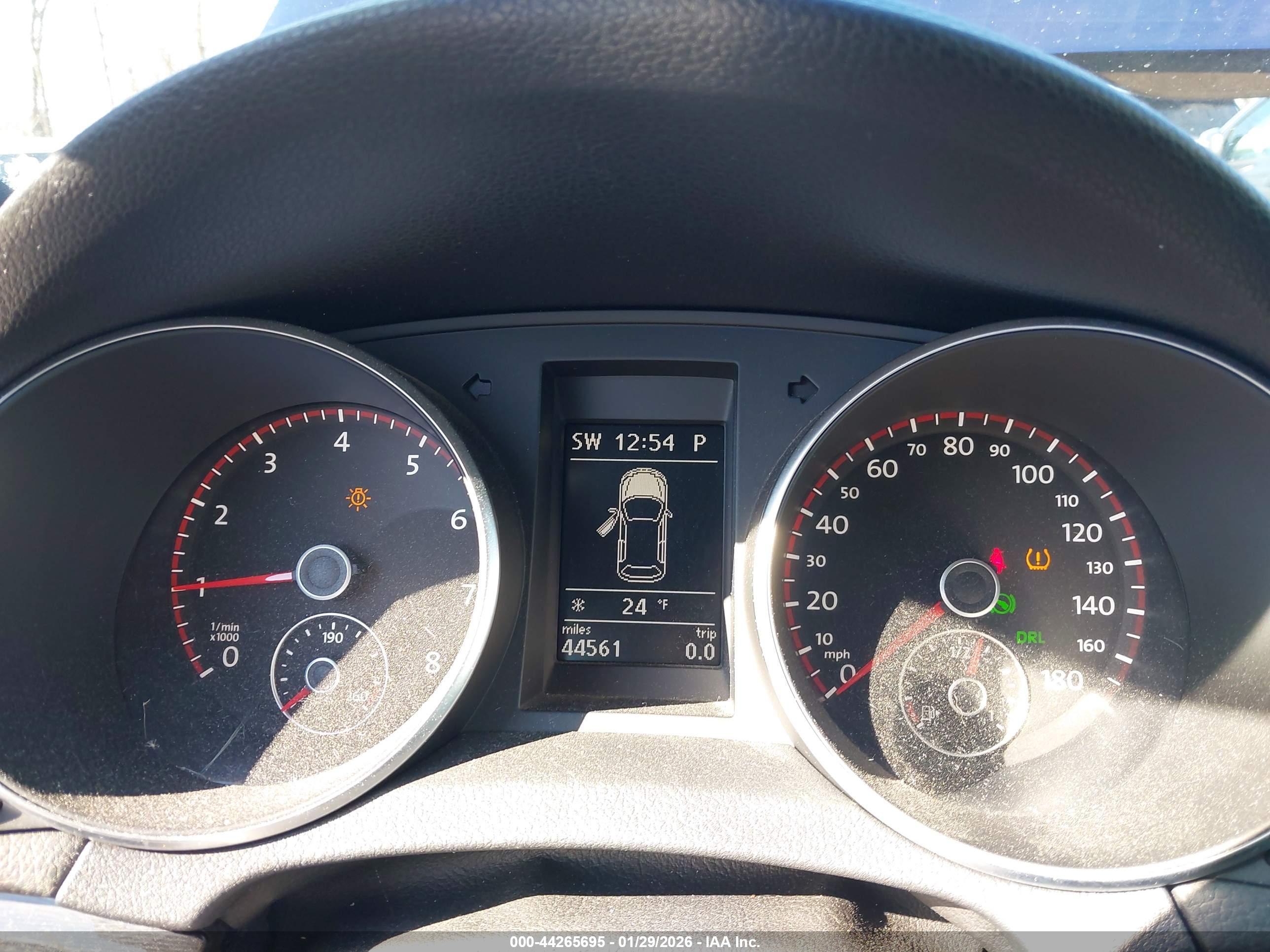 VOLKSWAGEN GTI image 7