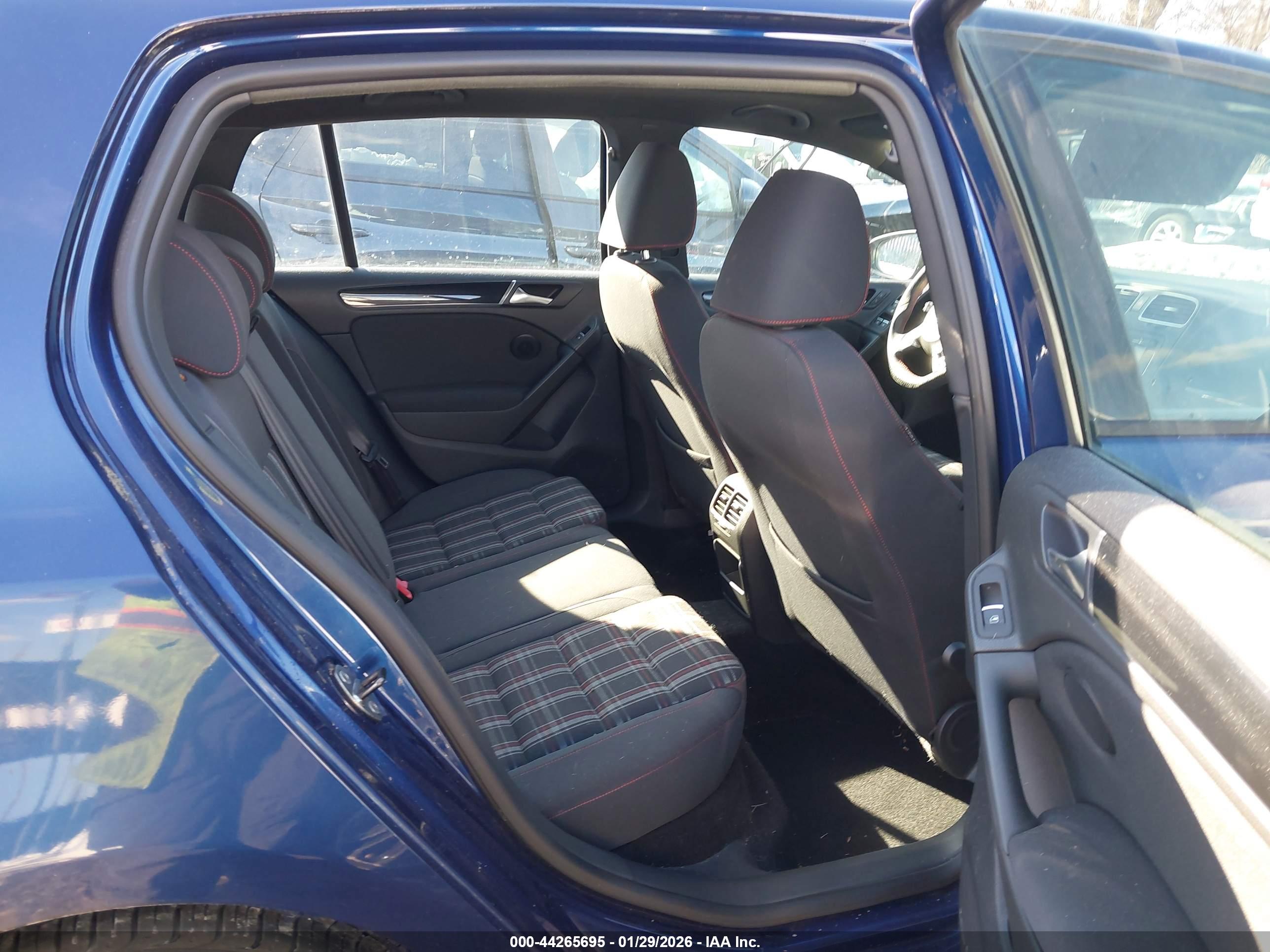 VOLKSWAGEN GTI image 8