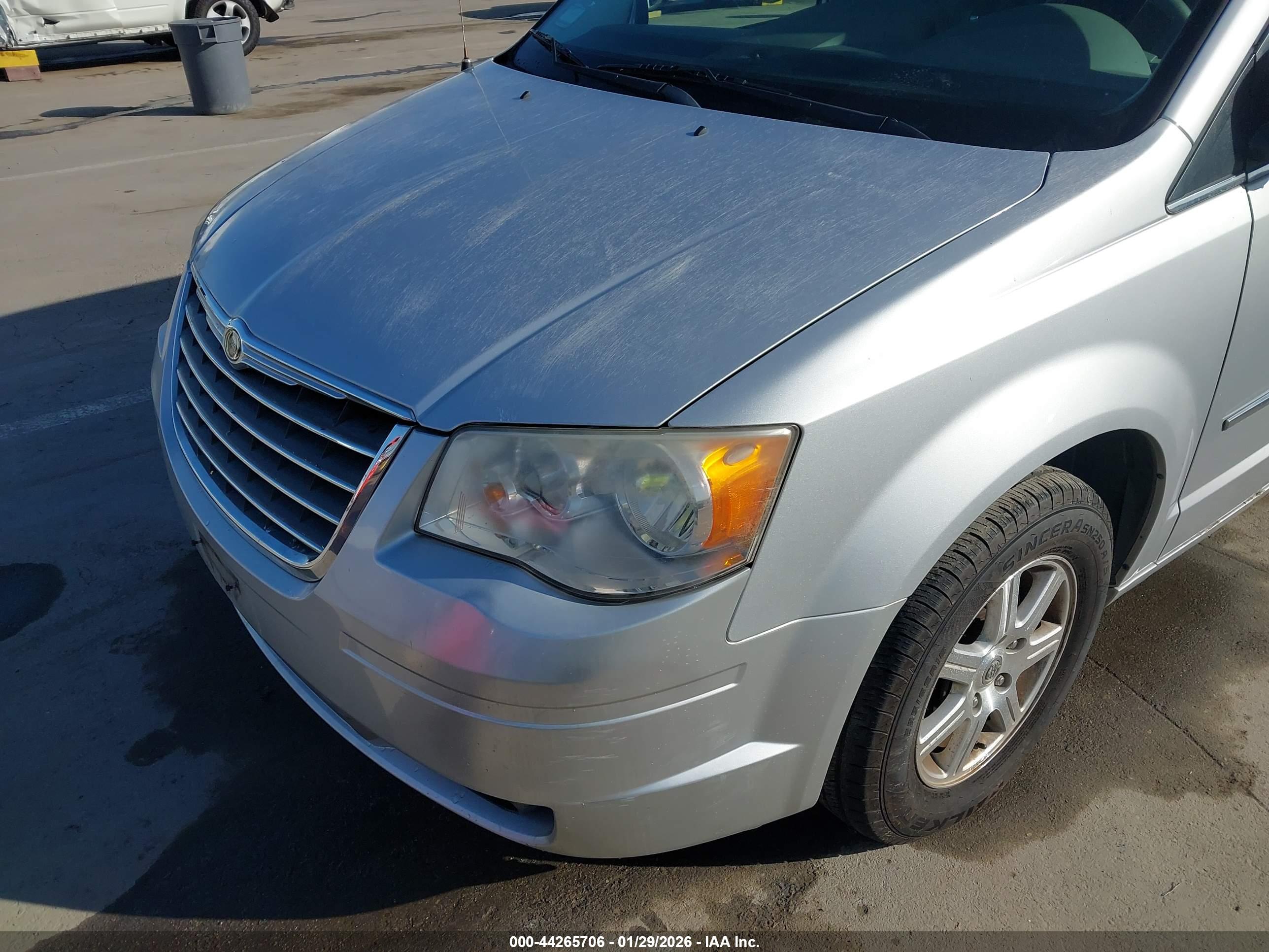 CHRYSLER TOWN image 6