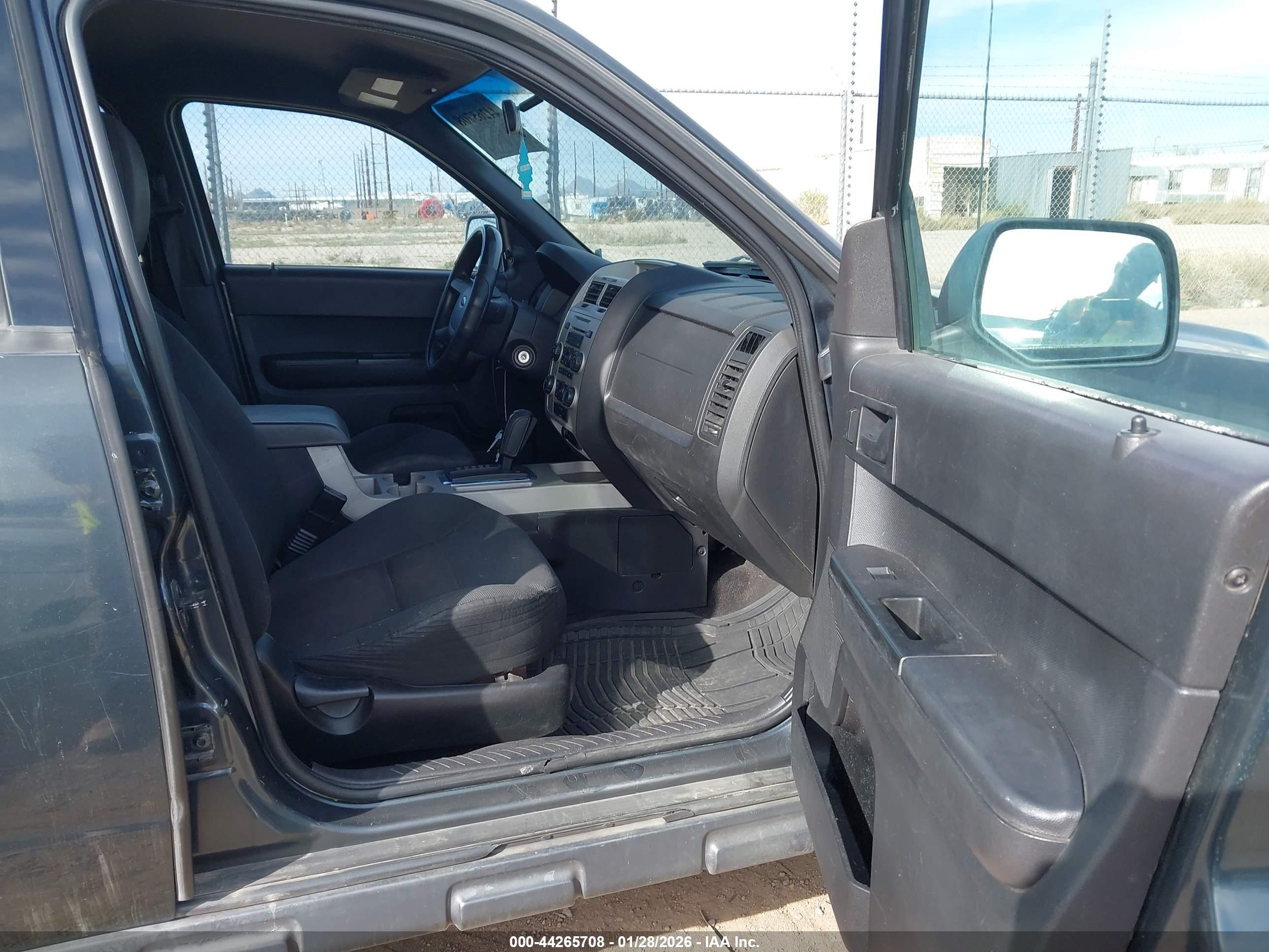 FORD ESCAPE image 5