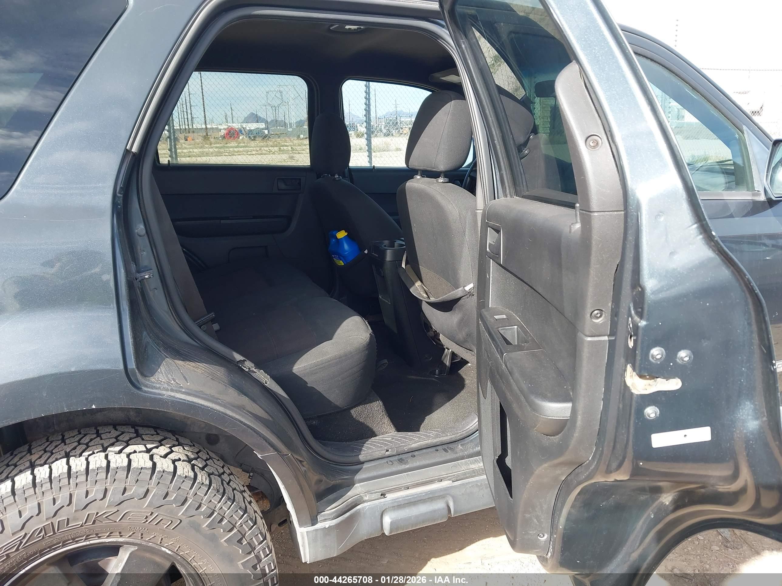 FORD ESCAPE image 8