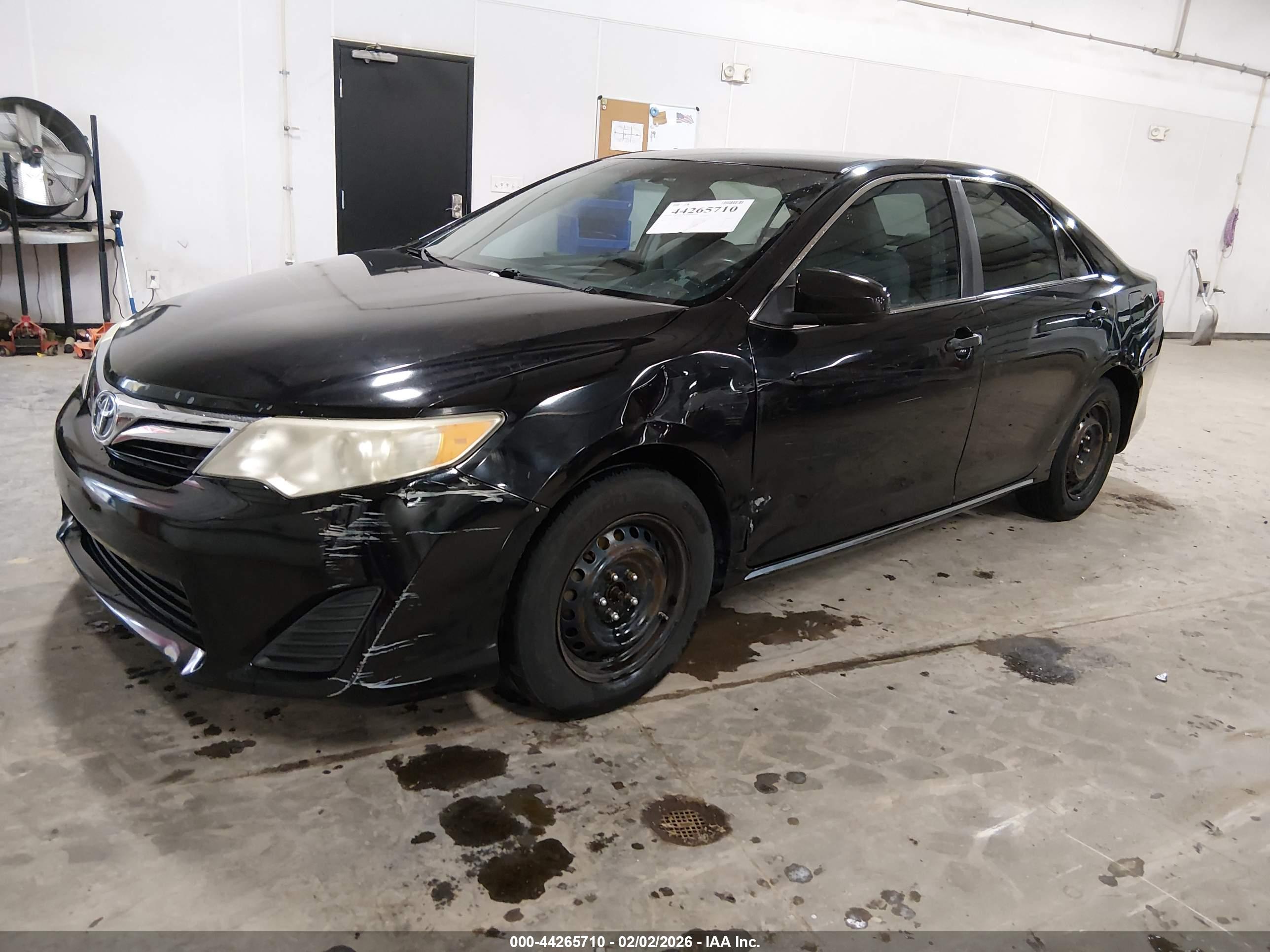 TOYOTA CAMRY image 2