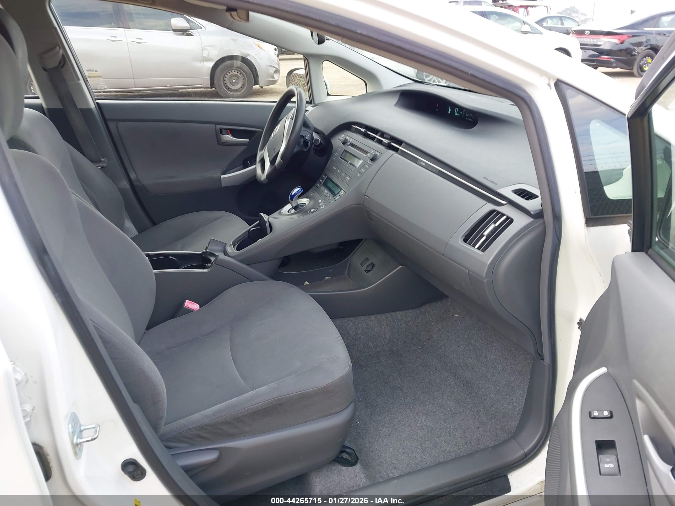 TOYOTA PRIUS image 5