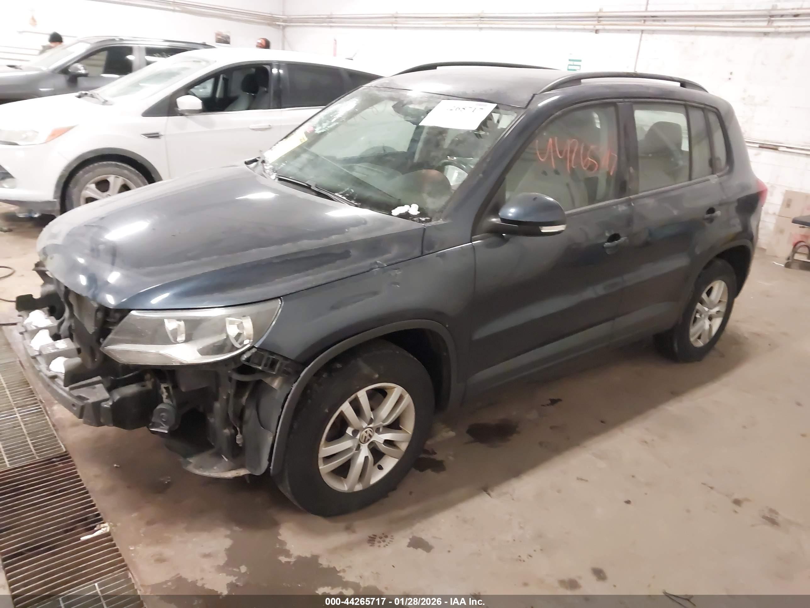 VOLKSWAGEN TIGUAN image 2