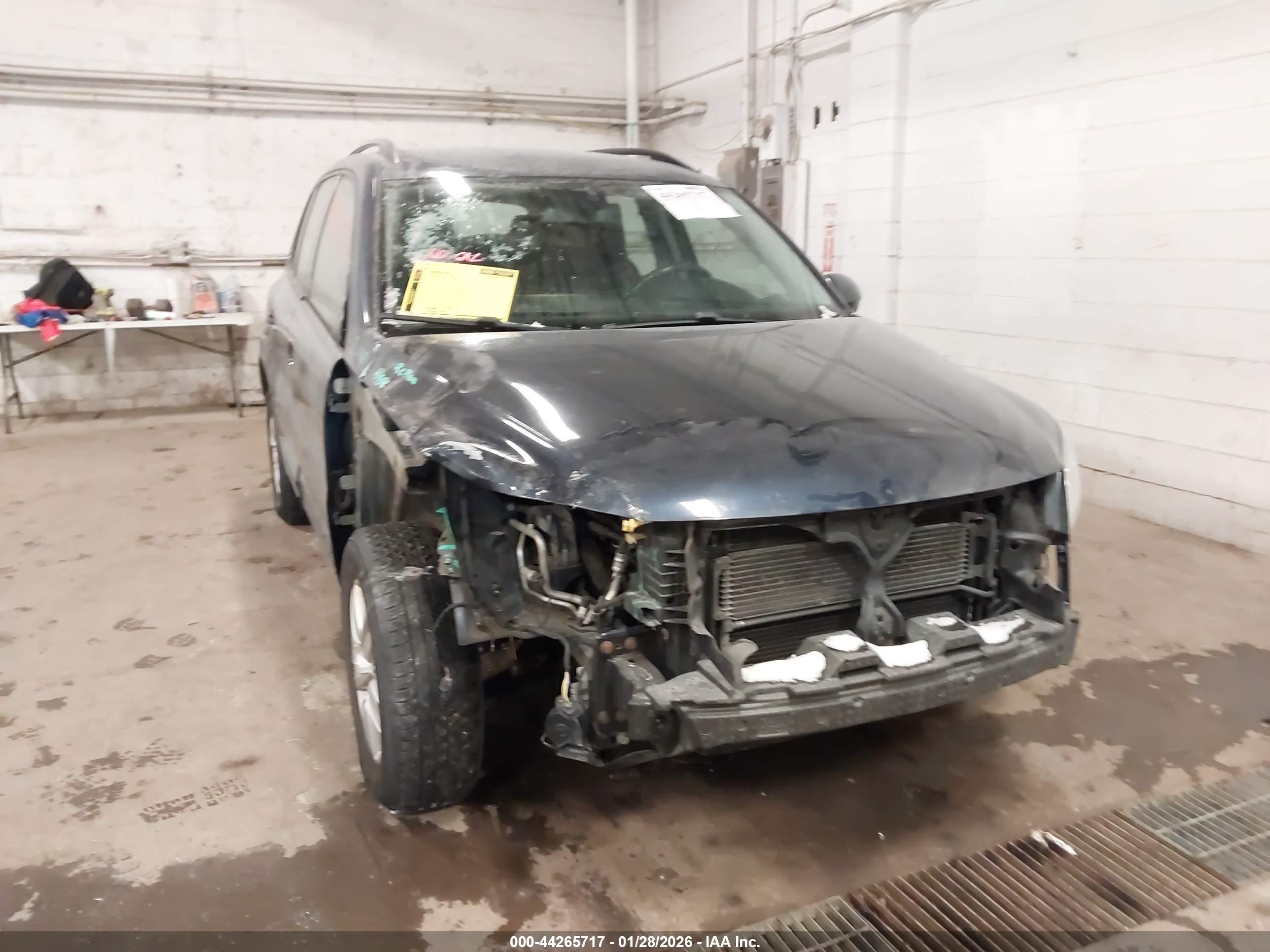 VOLKSWAGEN TIGUAN image 6