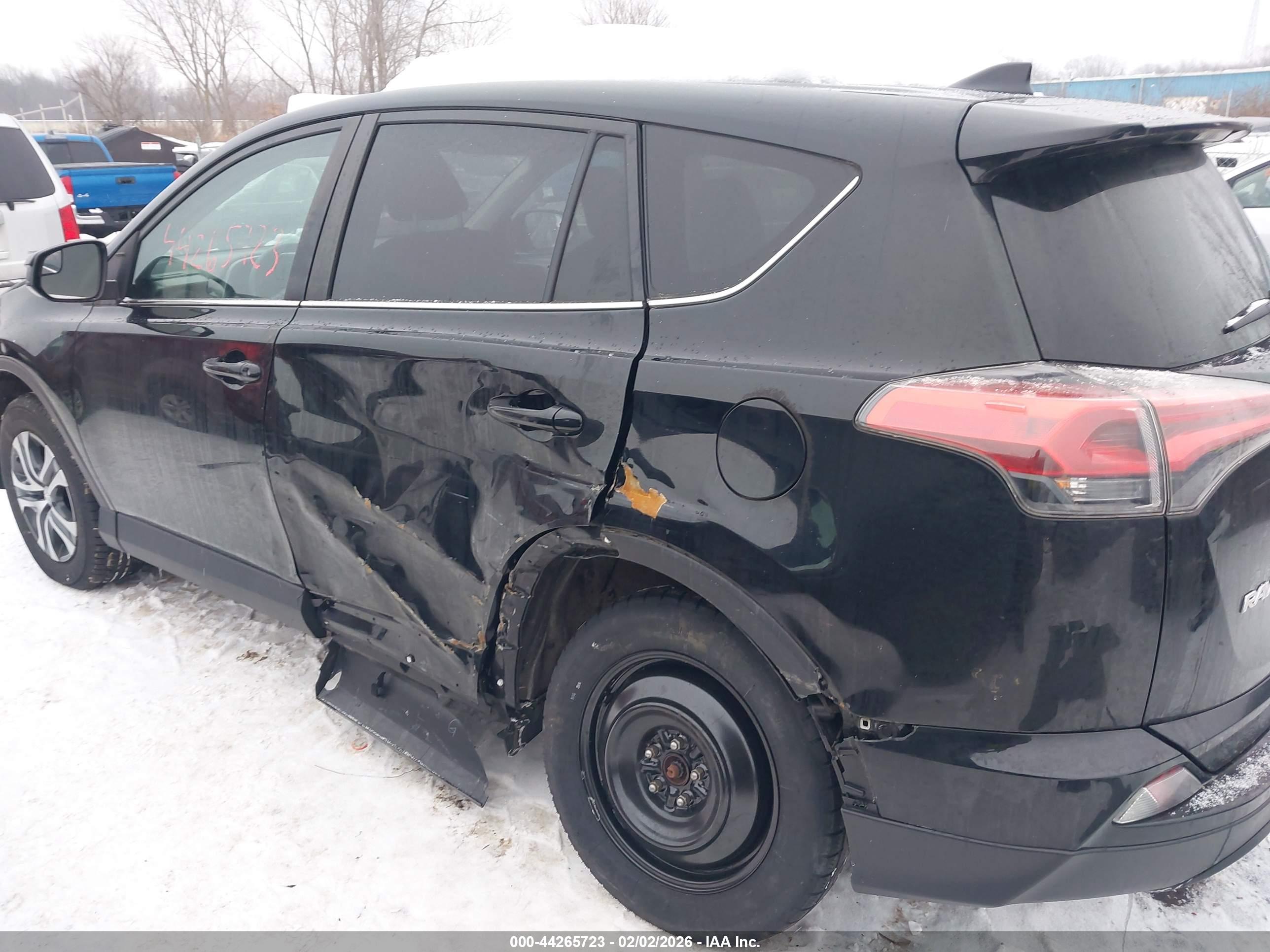 TOYOTA RAV4 image 6