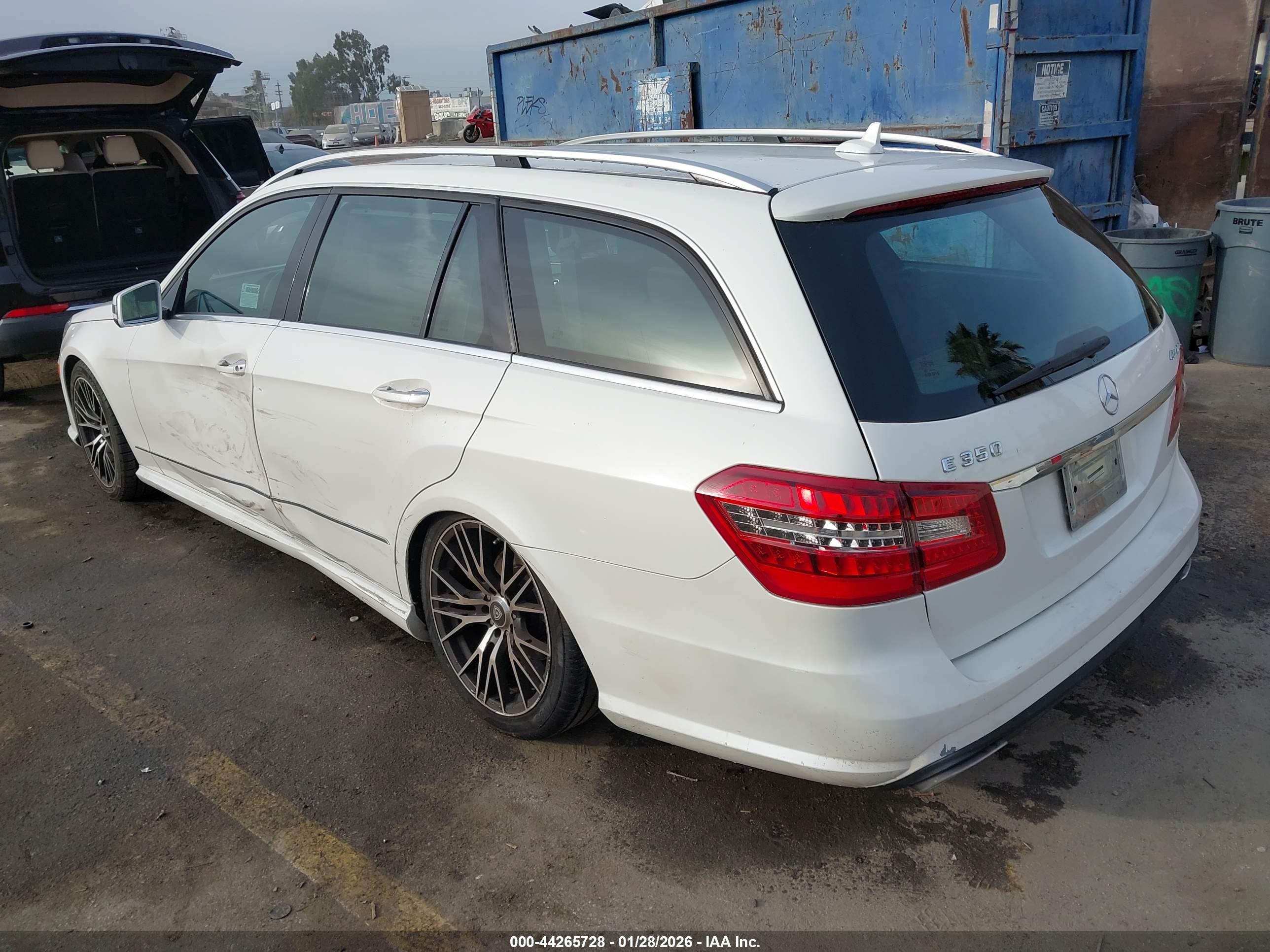 MERCEDES-BENZ E image 3
