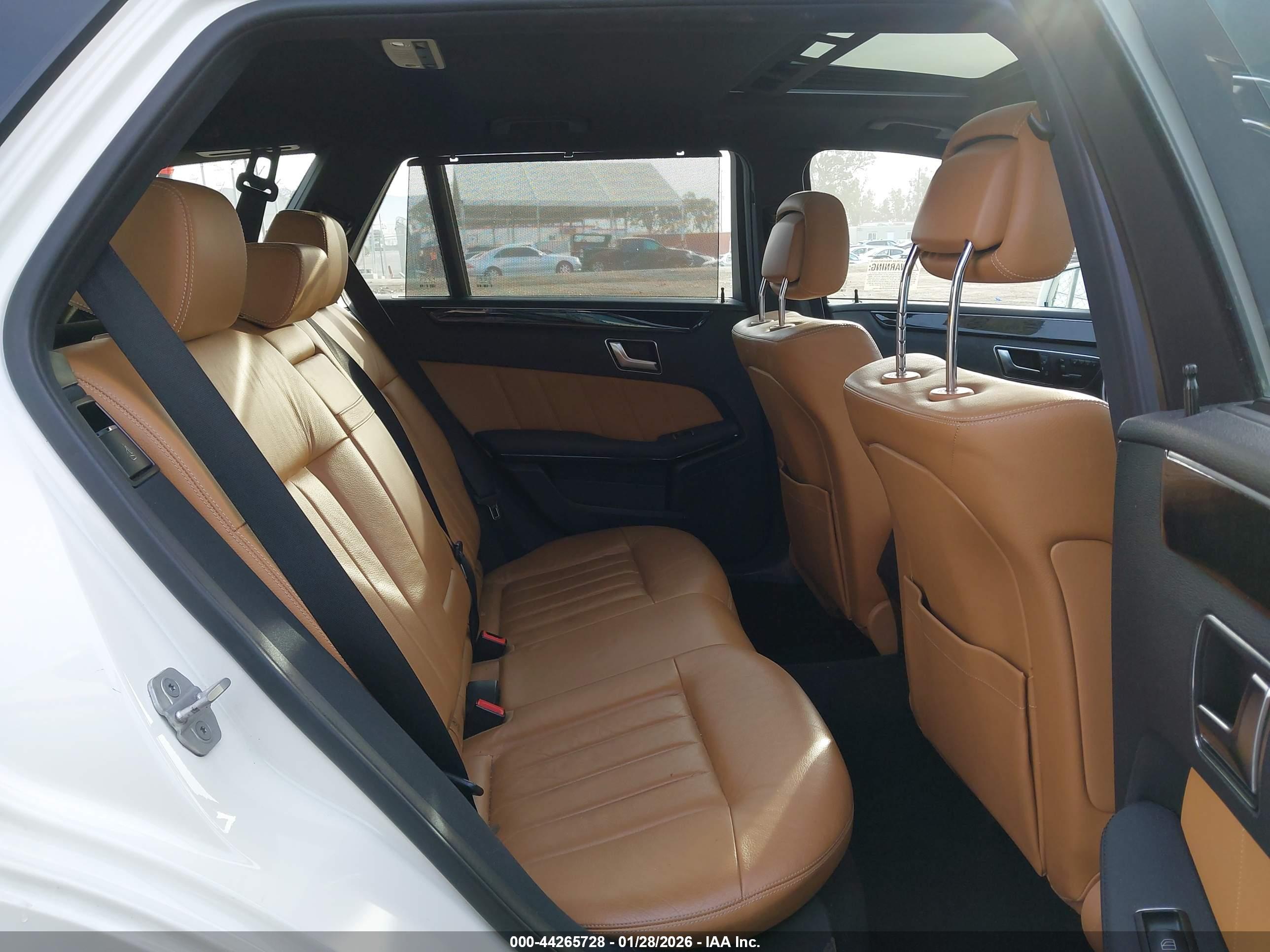 MERCEDES-BENZ E image 8