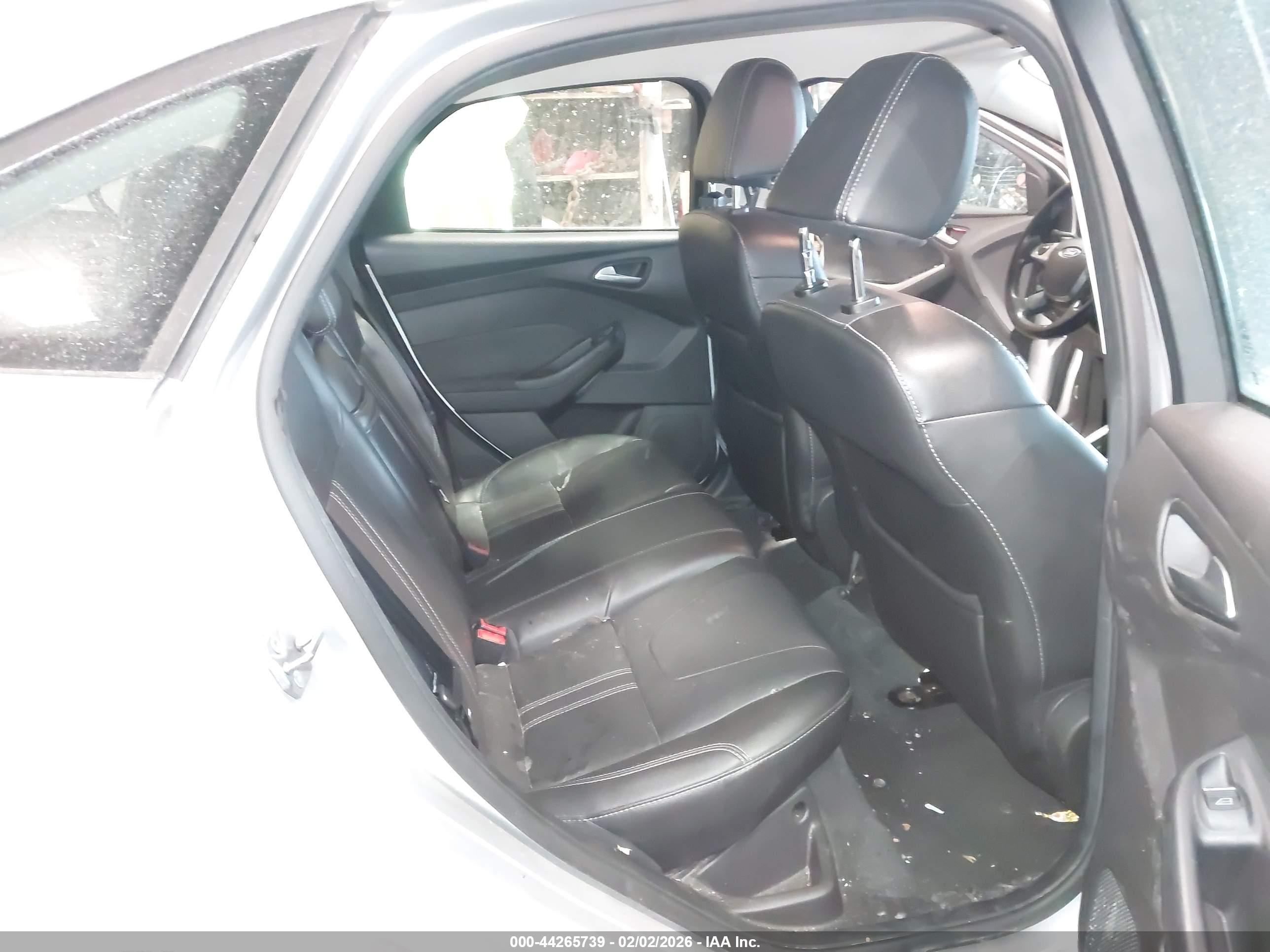 FORD FOCUS image 8