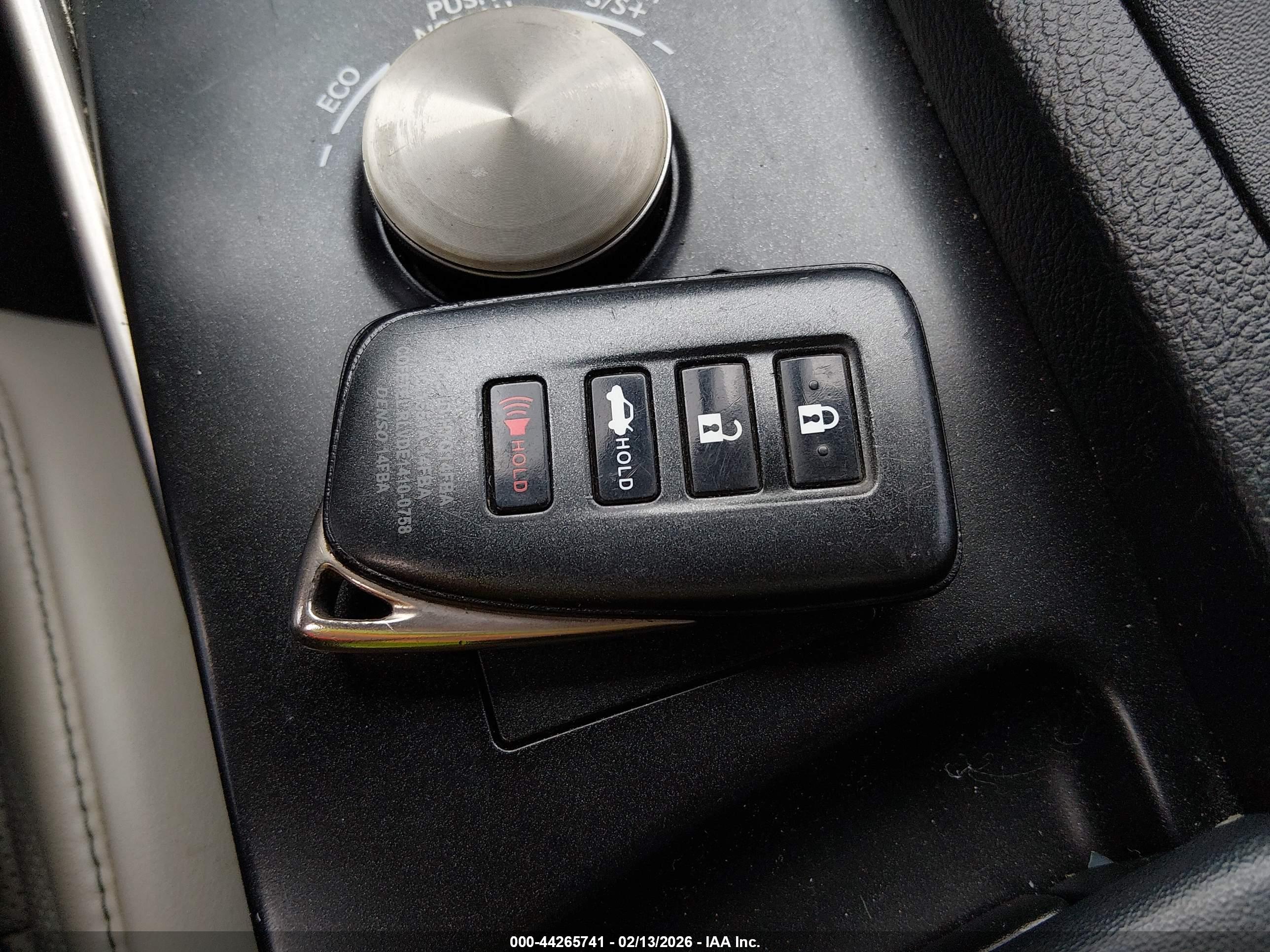 LEXUS IS image 11