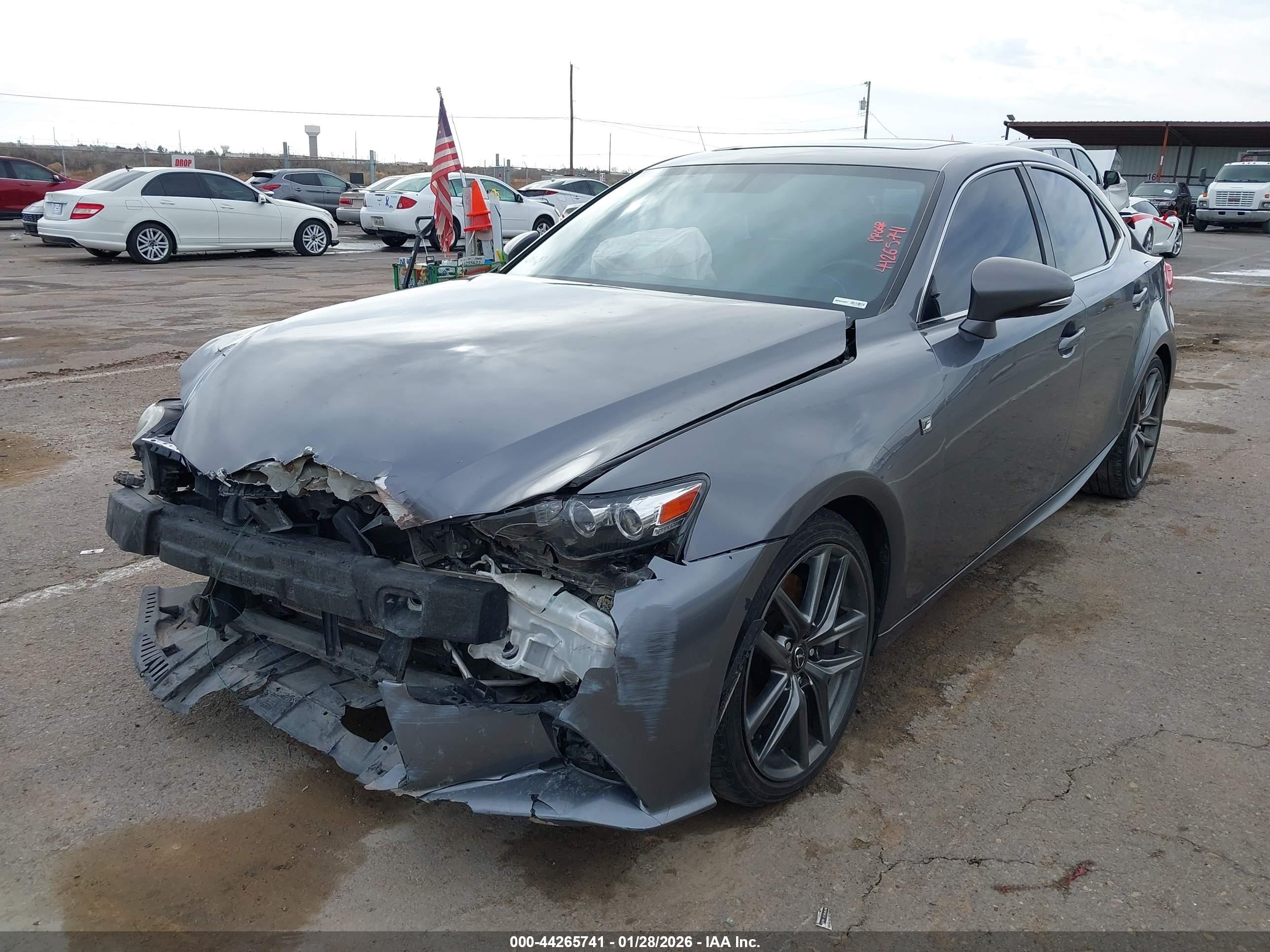 LEXUS IS image 2