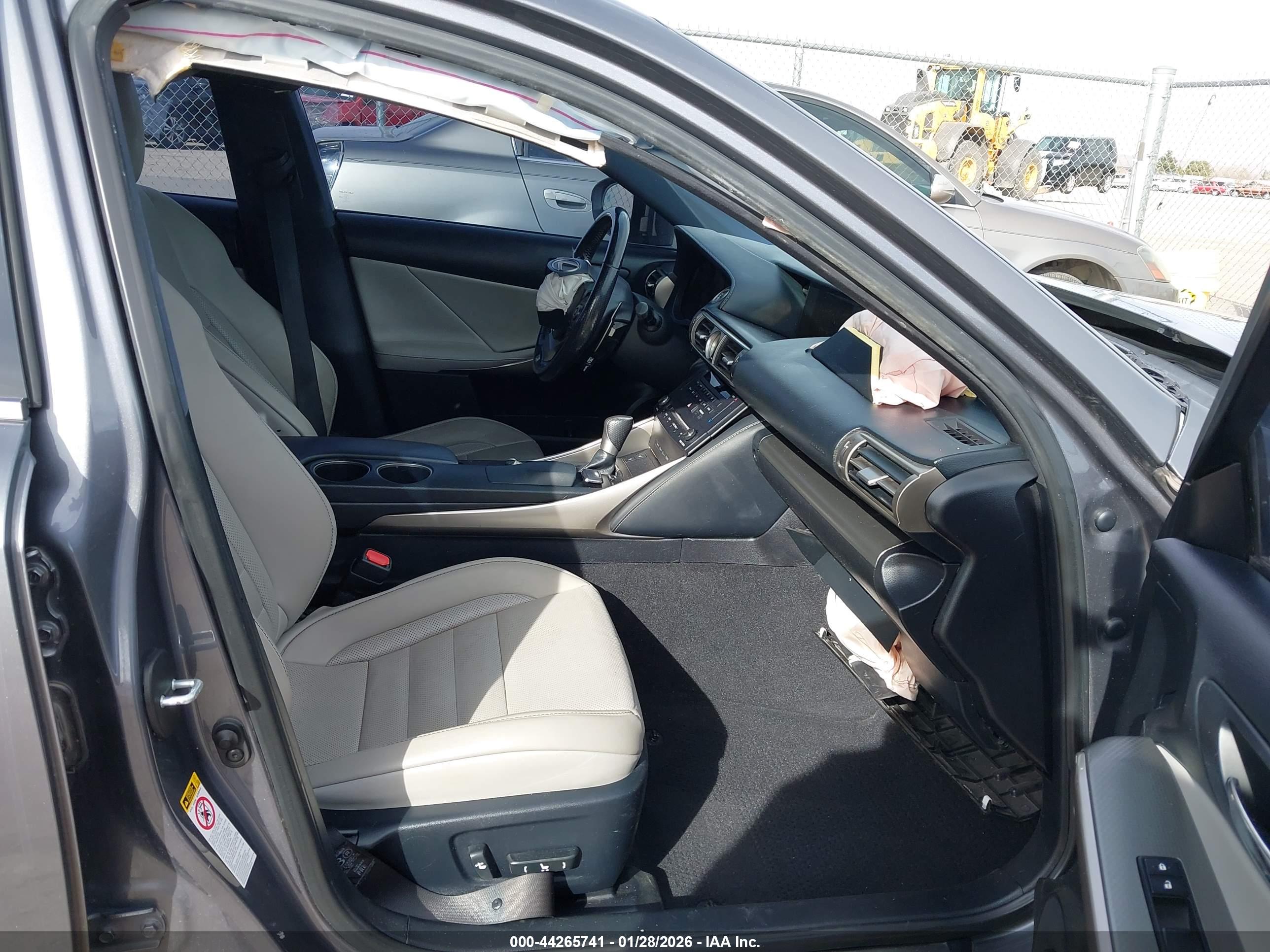 LEXUS IS image 5