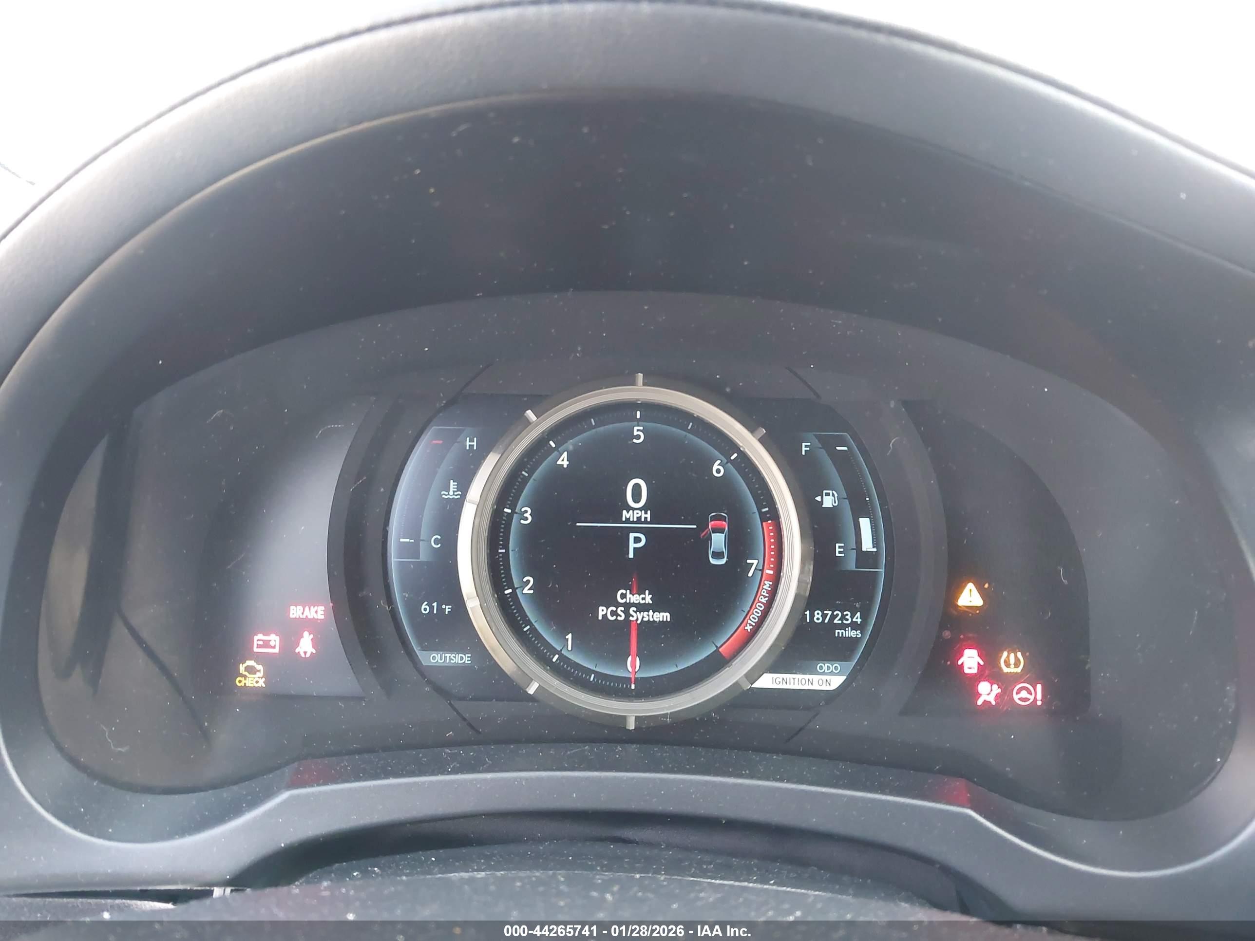 LEXUS IS image 7