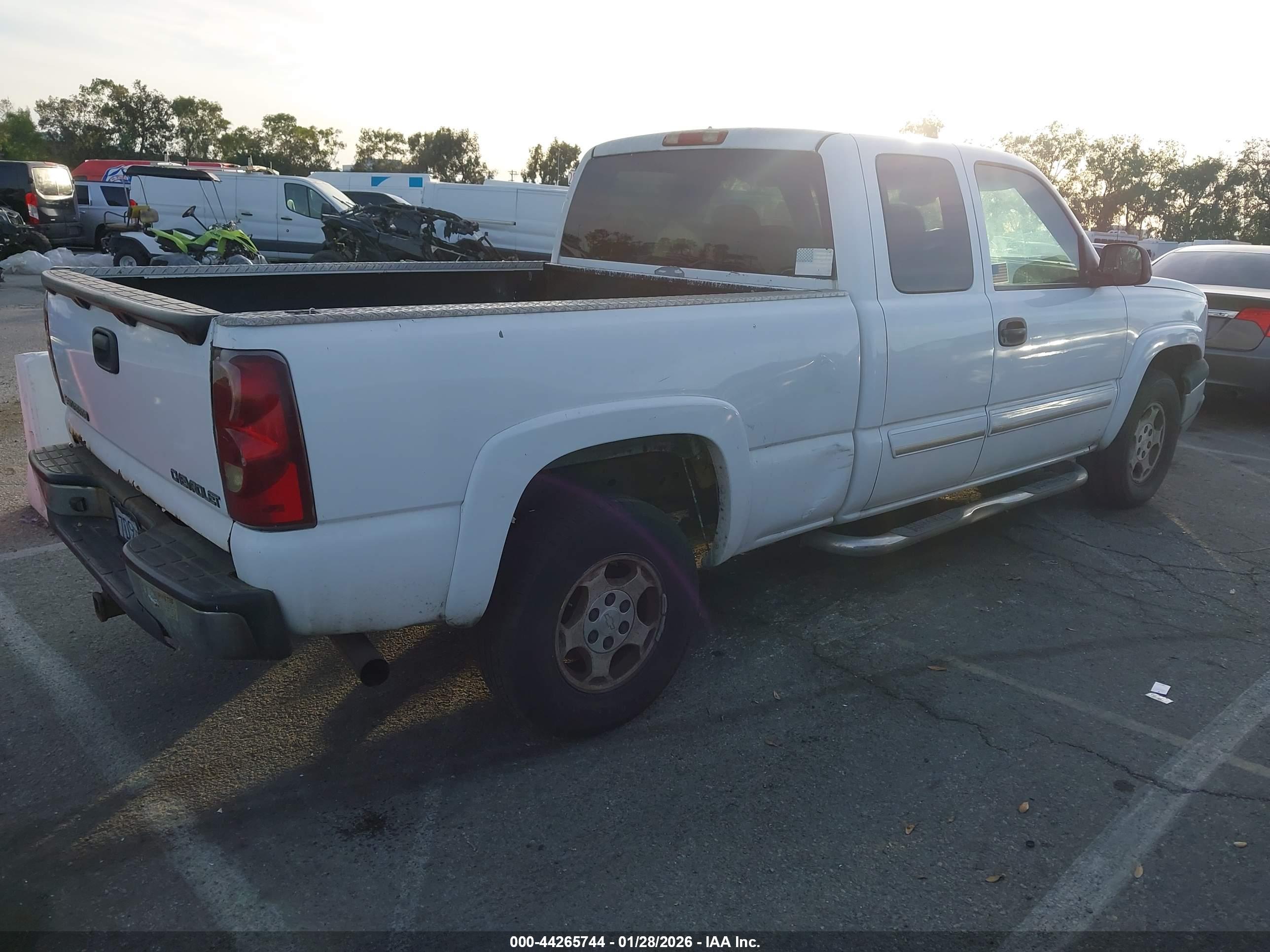 CHEVROLET SILVERADO image 4
