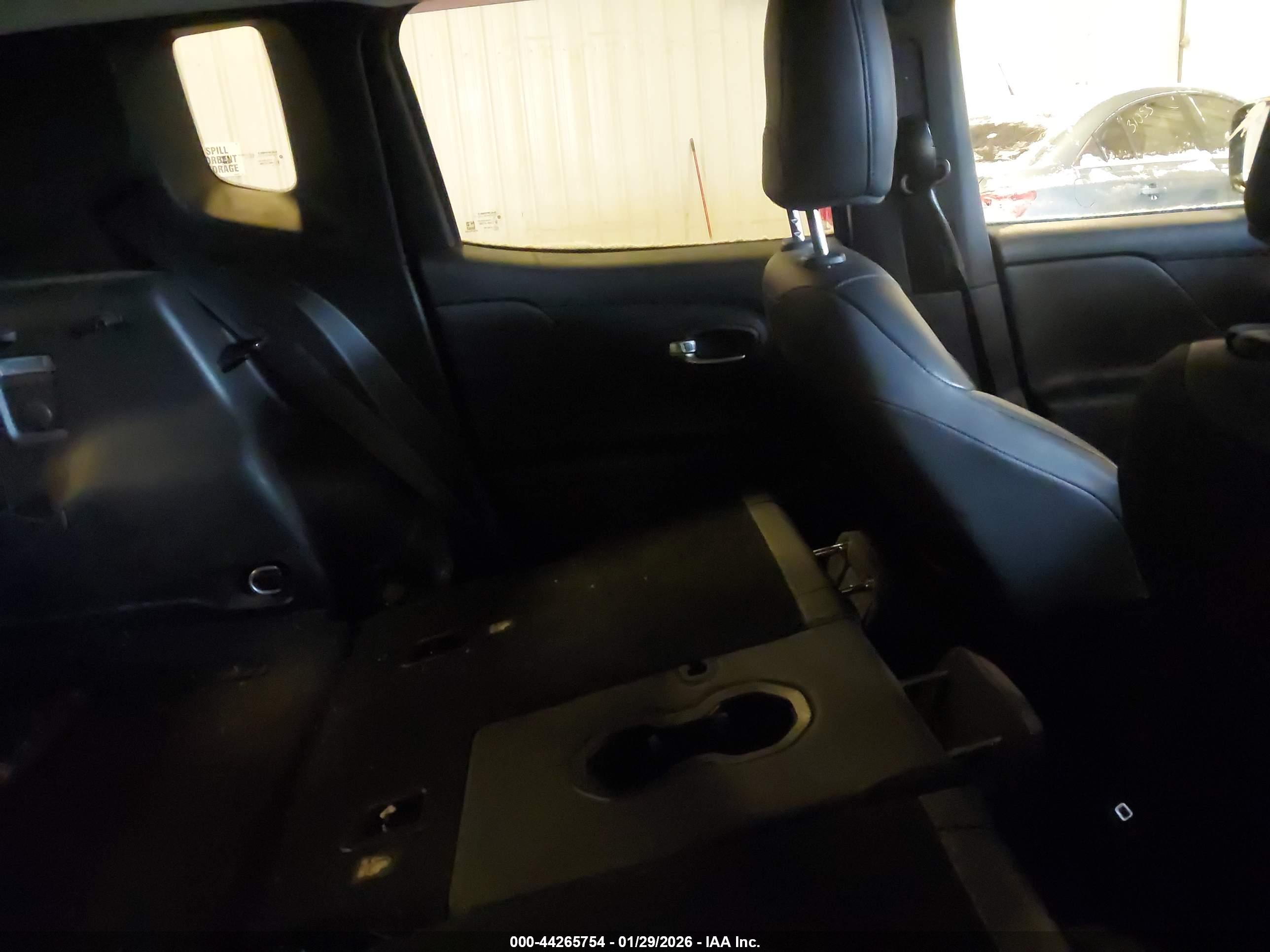 JEEP RENEGADE image 8