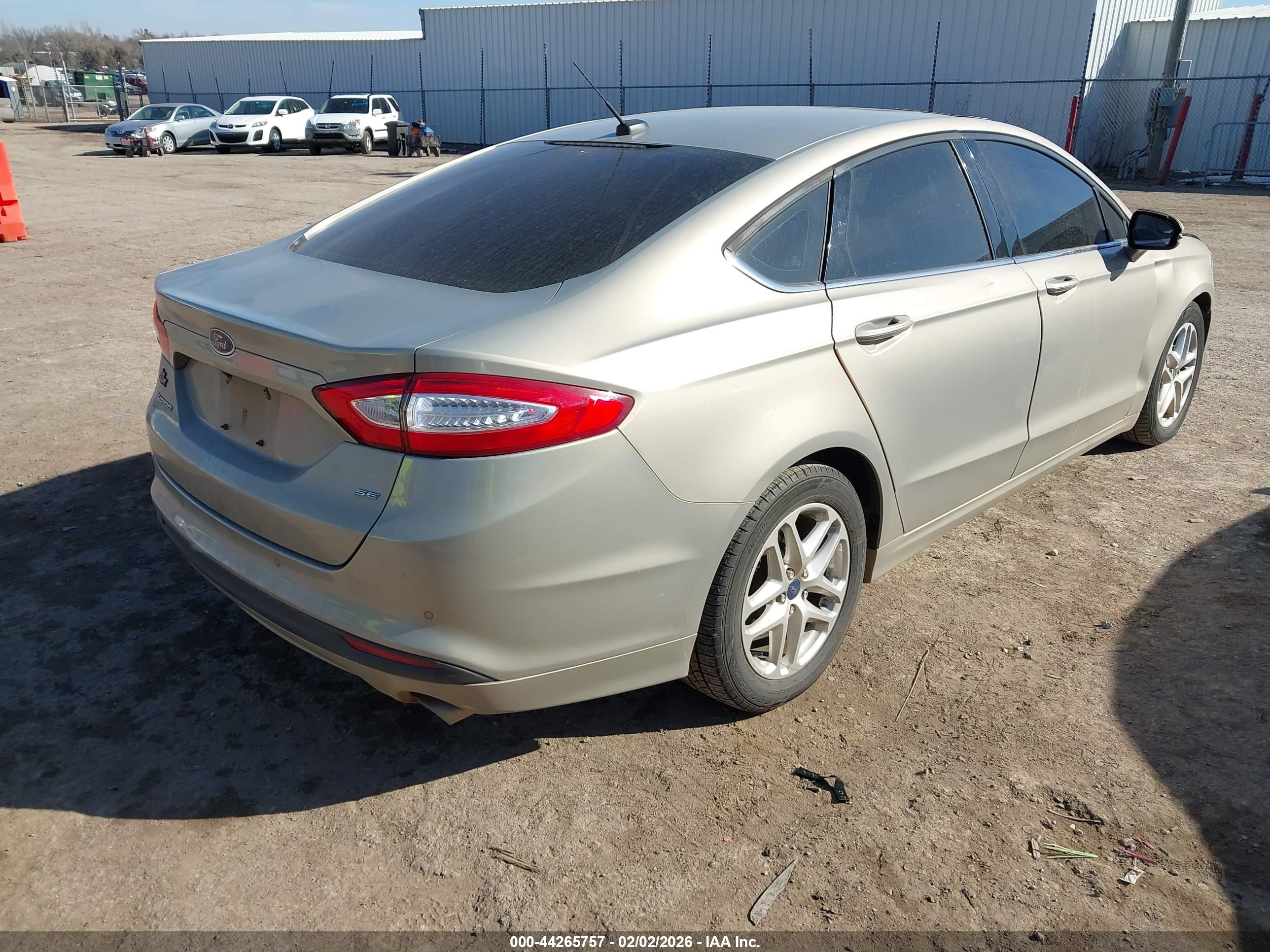 FORD FUSION image 4