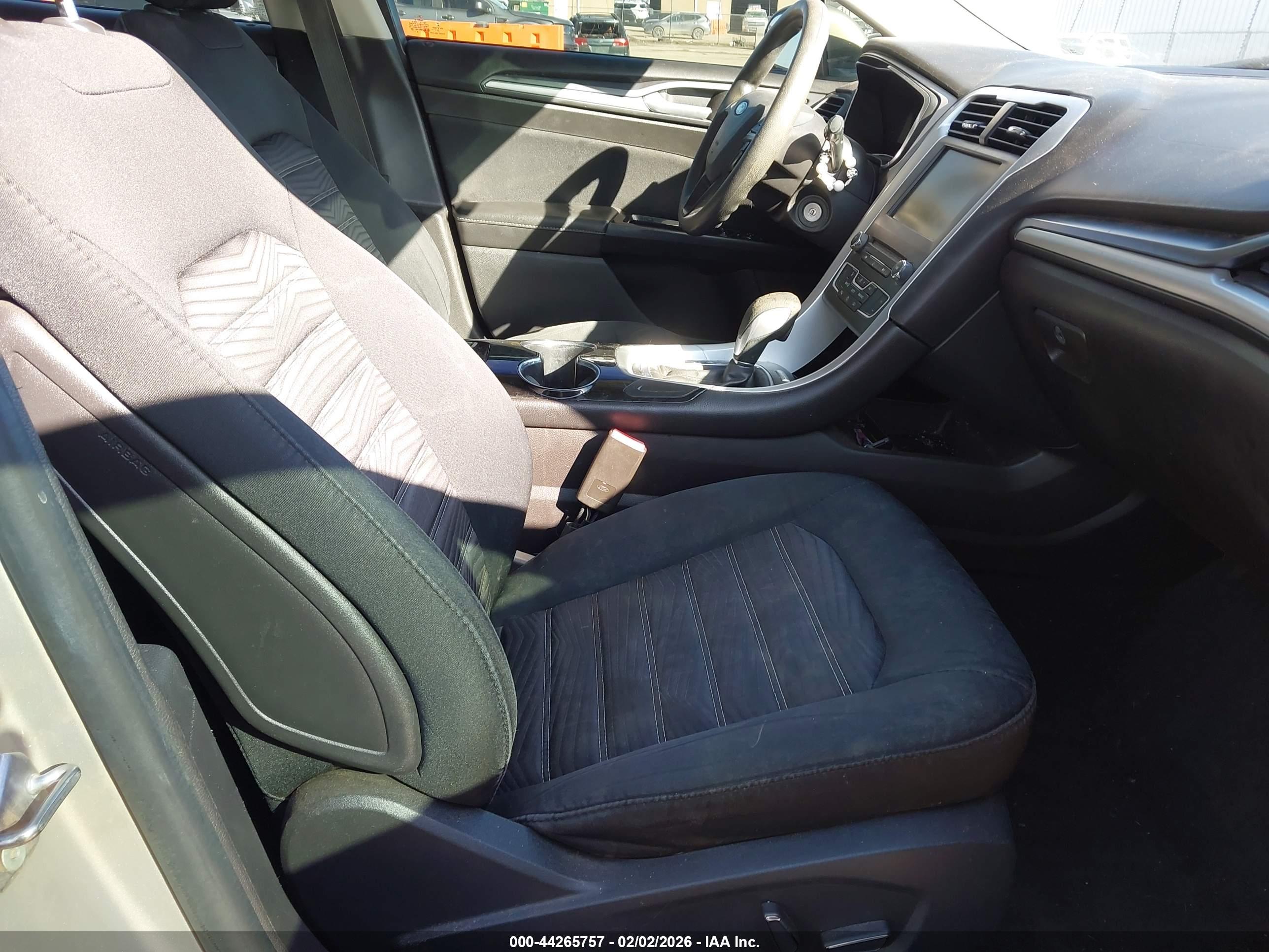 FORD FUSION image 5
