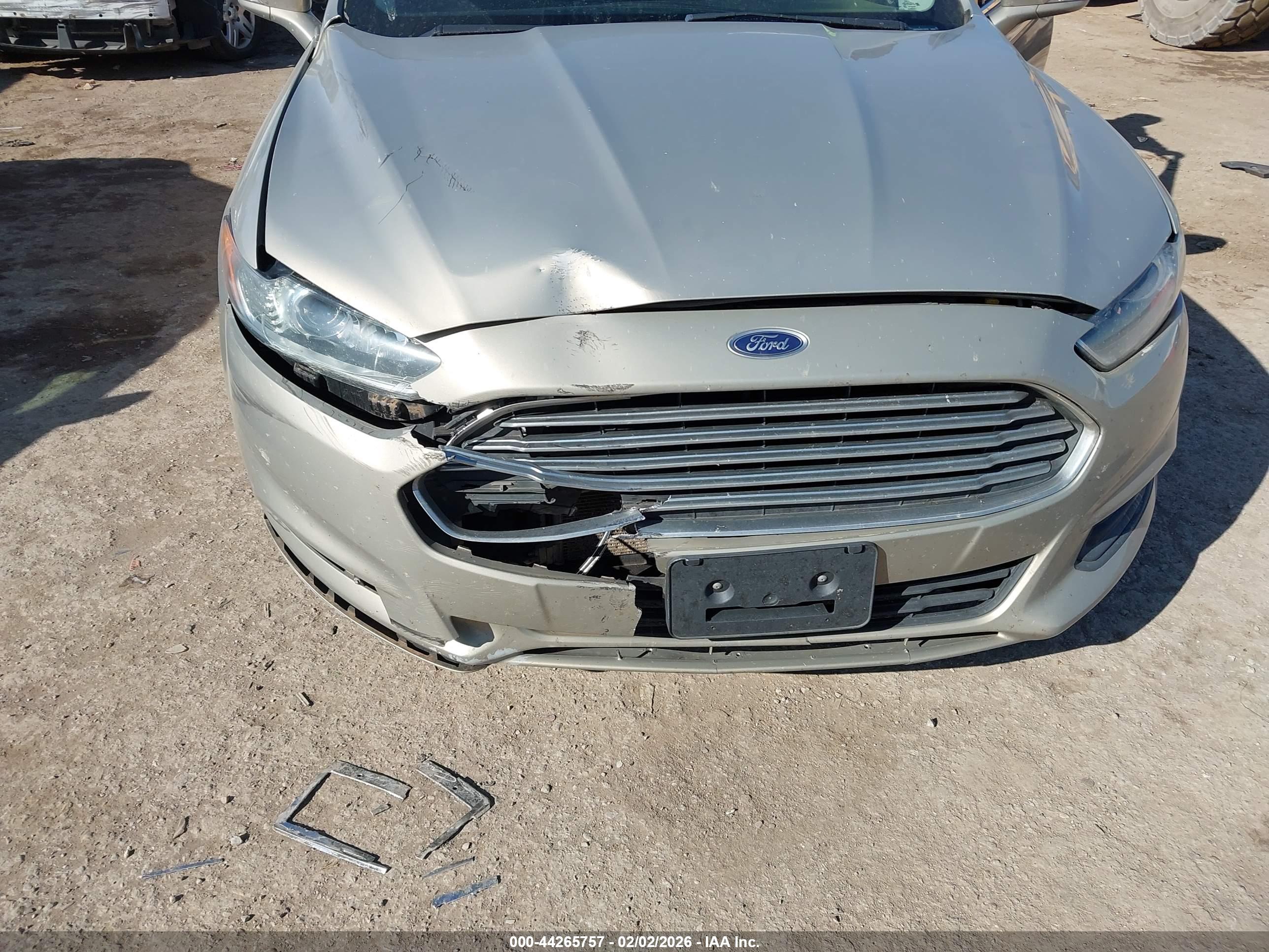 FORD FUSION image 6