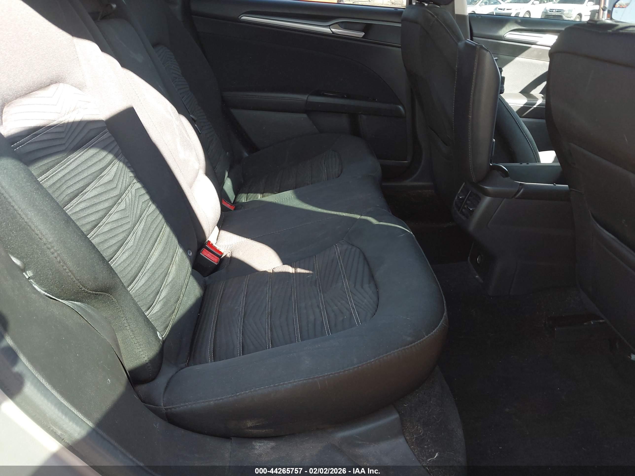 FORD FUSION image 8