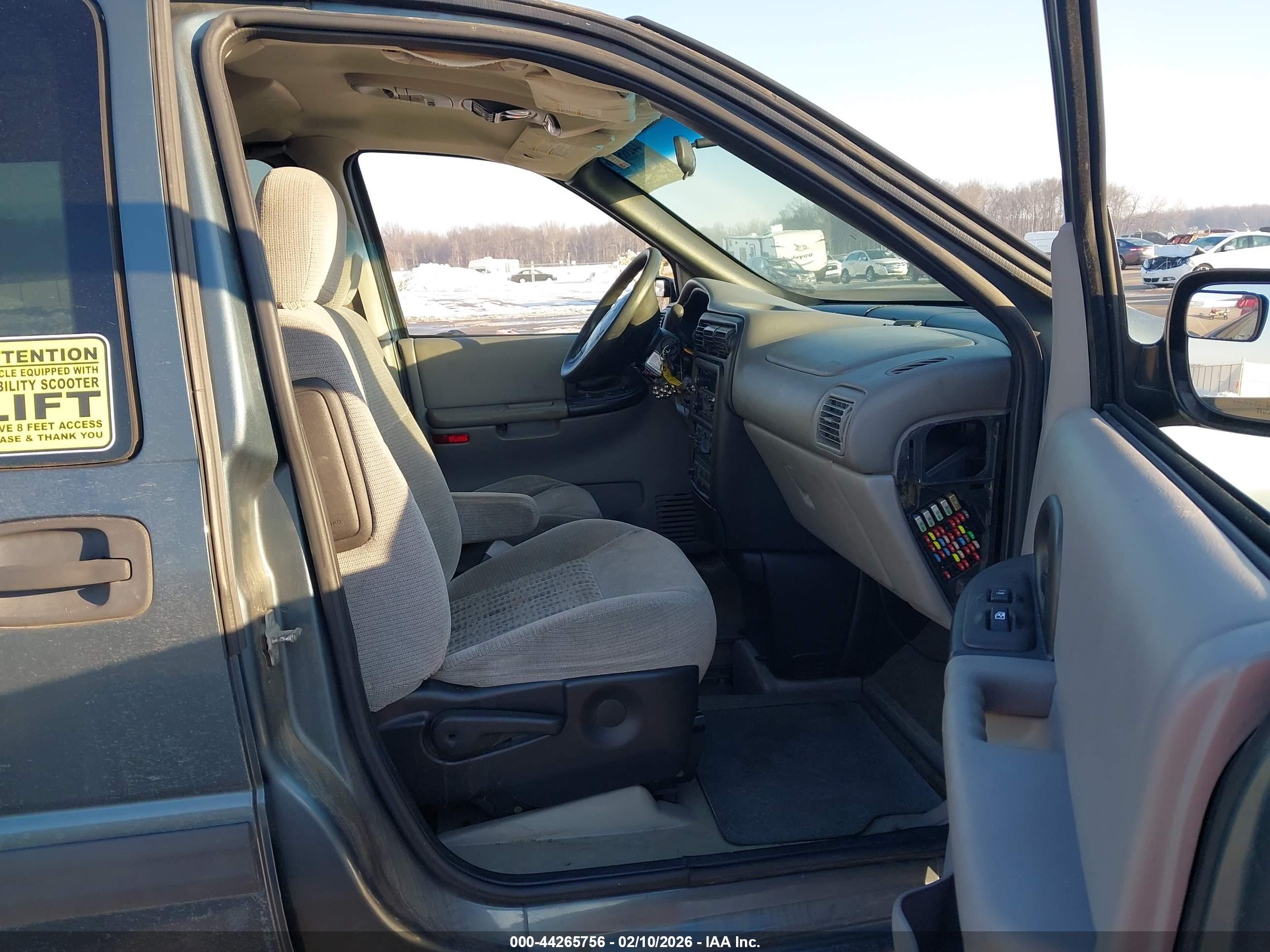 CHEVROLET VENTURE image 5