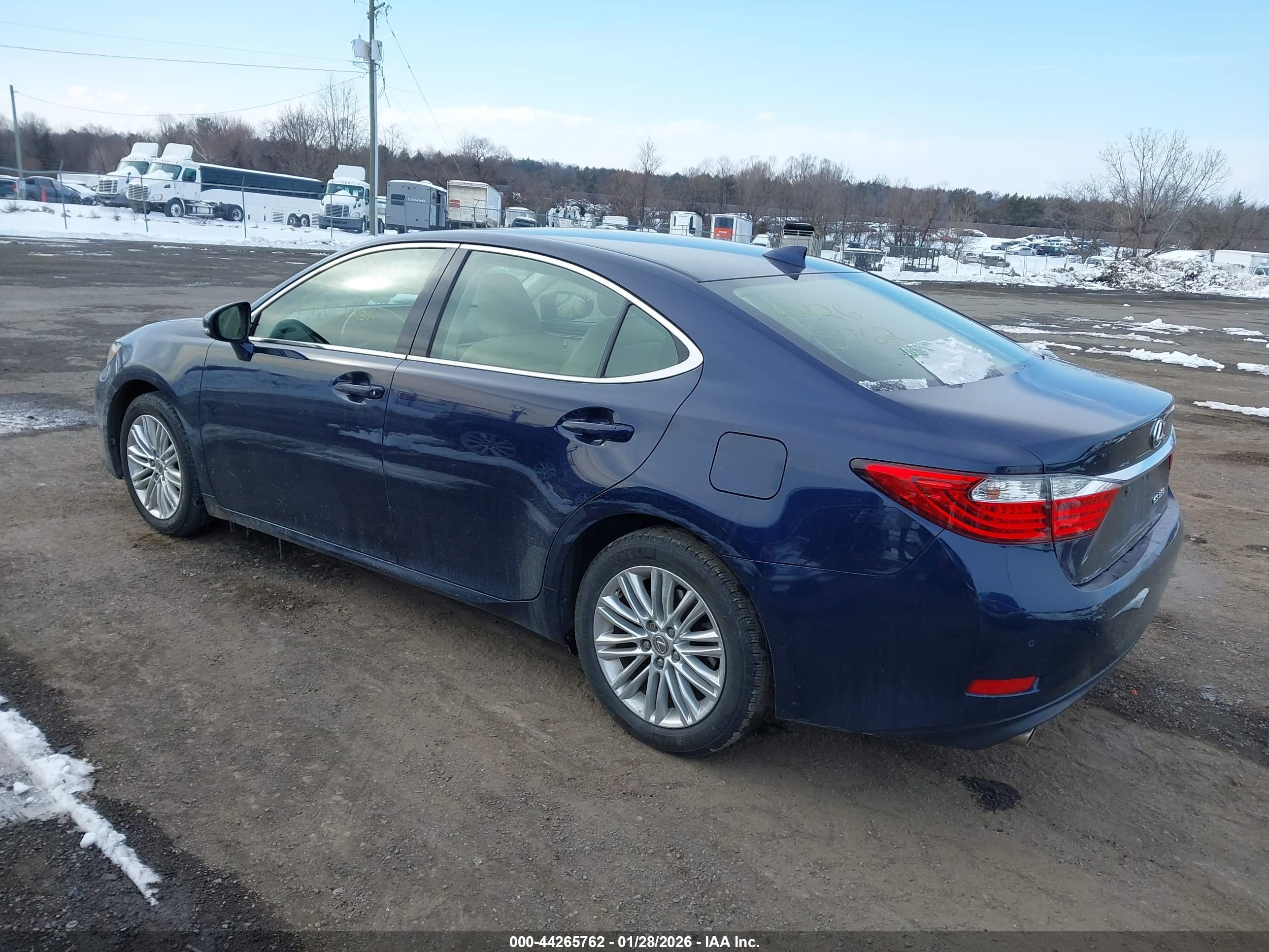 LEXUS ES image 3