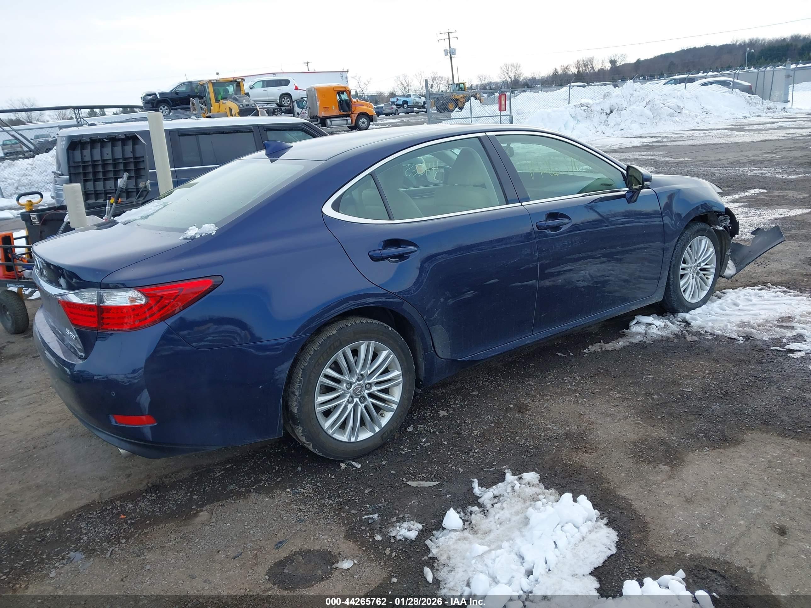 LEXUS ES image 4