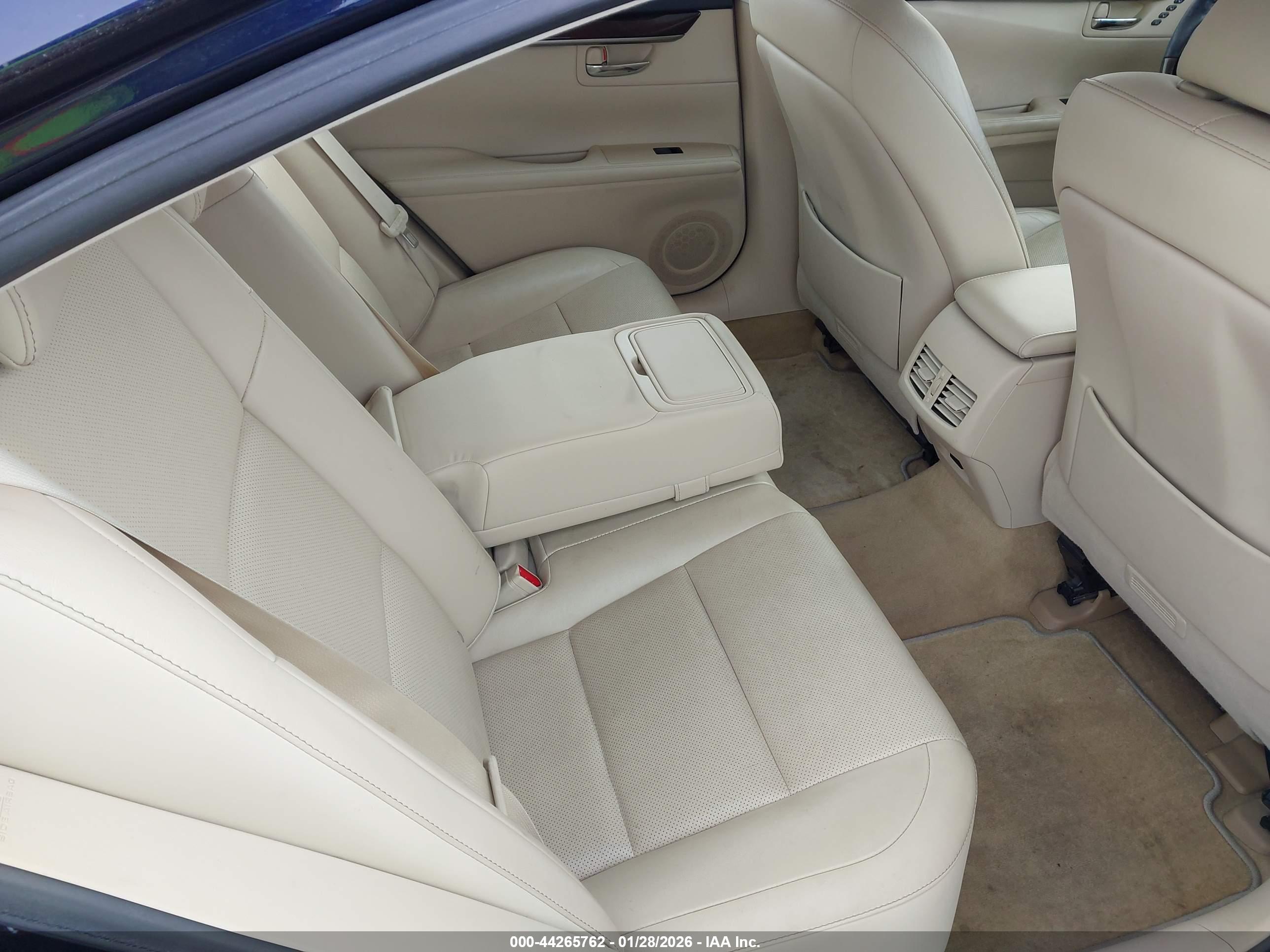 LEXUS ES image 8
