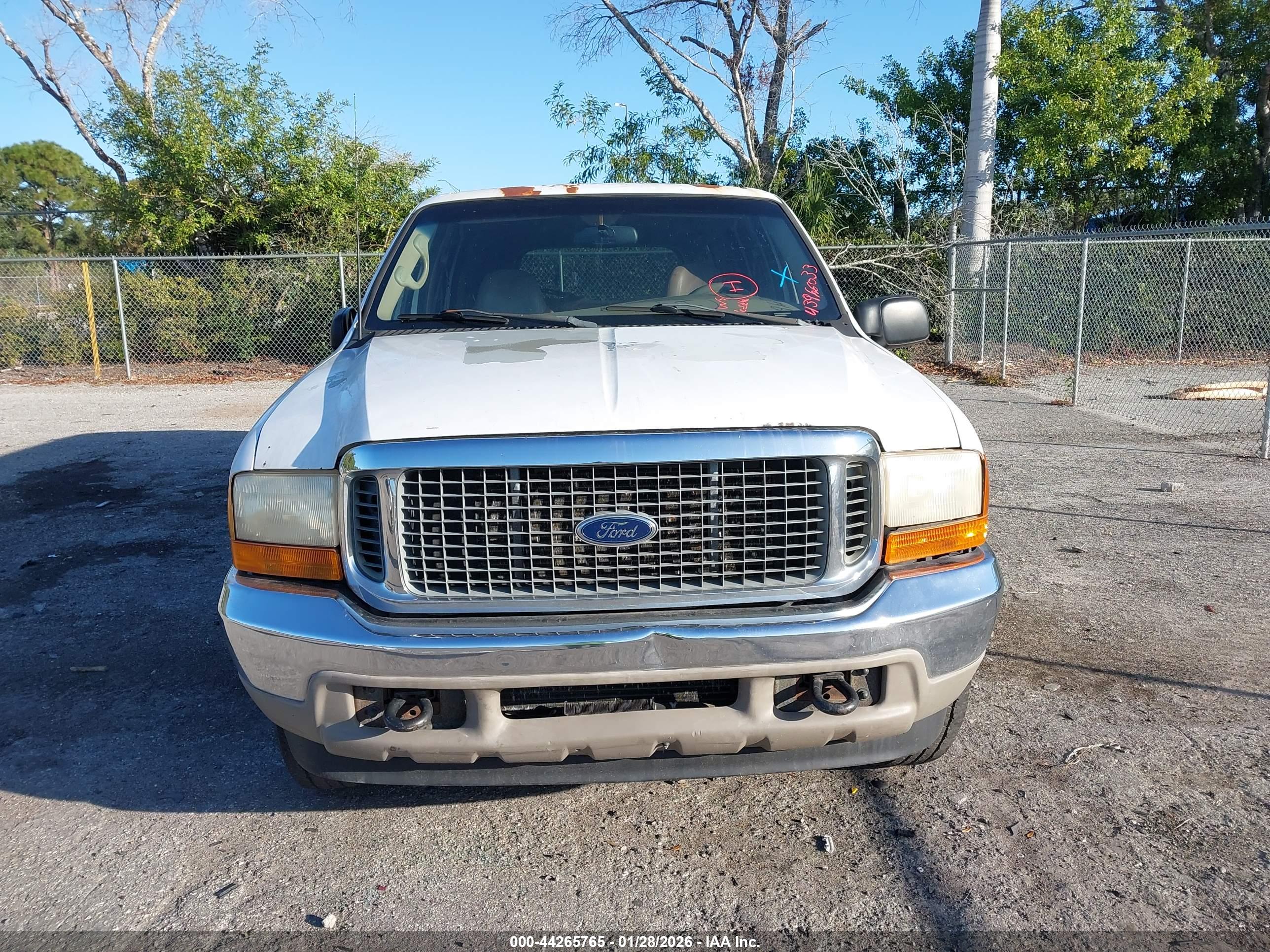 FORD EXCURSION image 6